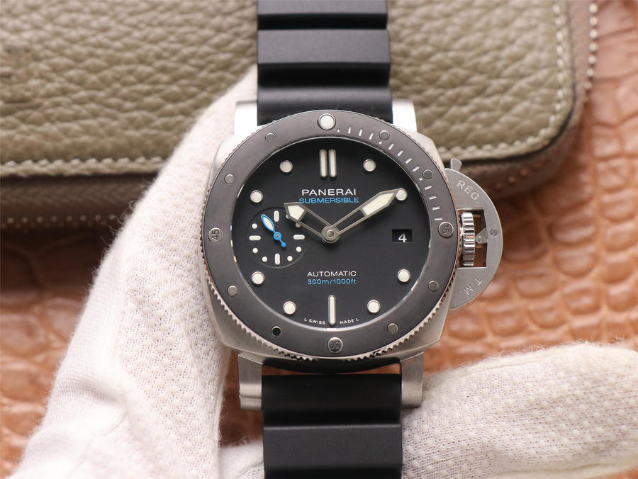 Panerai Luminor Submersible PAM 683- 1:1 Superclone