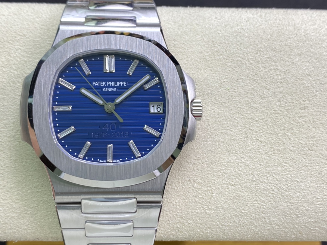 Patek Philippe Nautilus 40th Anniversary Platinum Edition (Ref. 5711/1P)