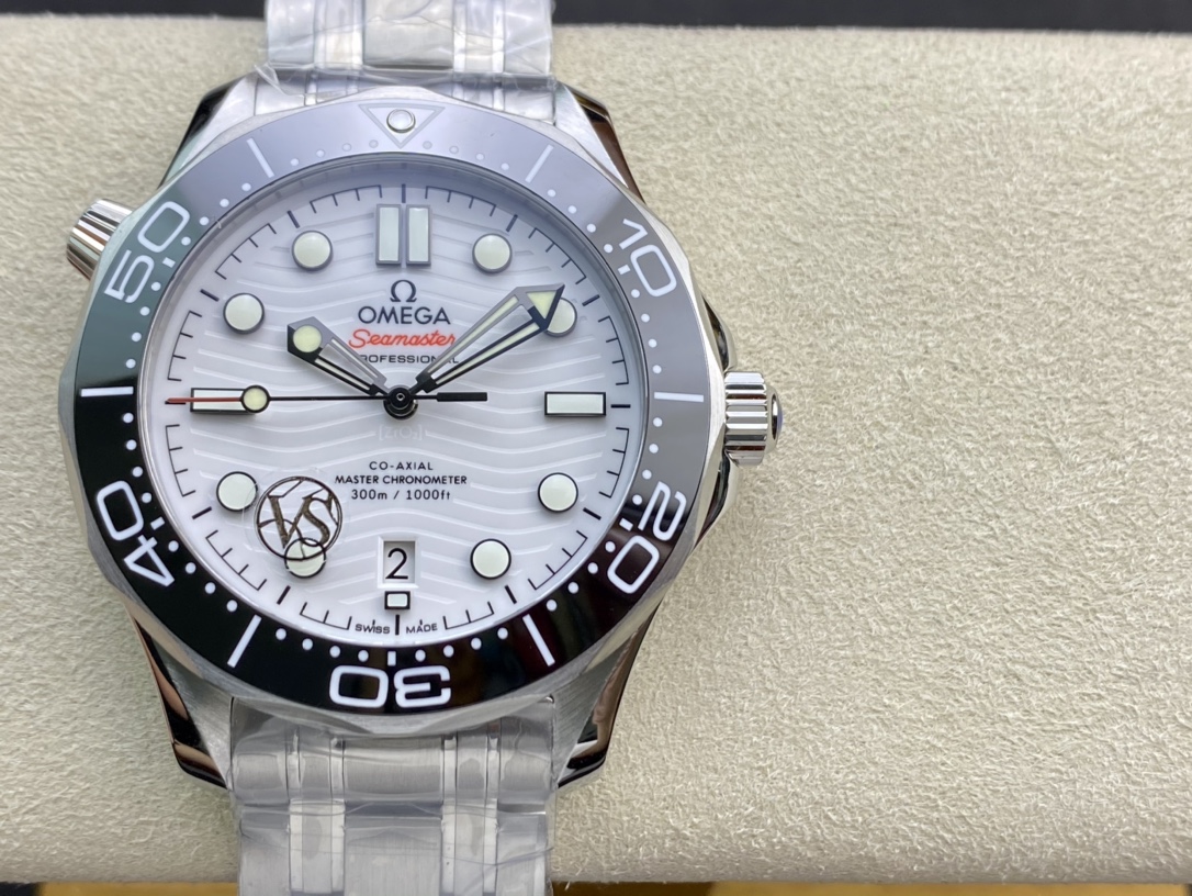 Omega Seamaster Diver 300M Co-Axial Master Chronometer 42mm White Dial