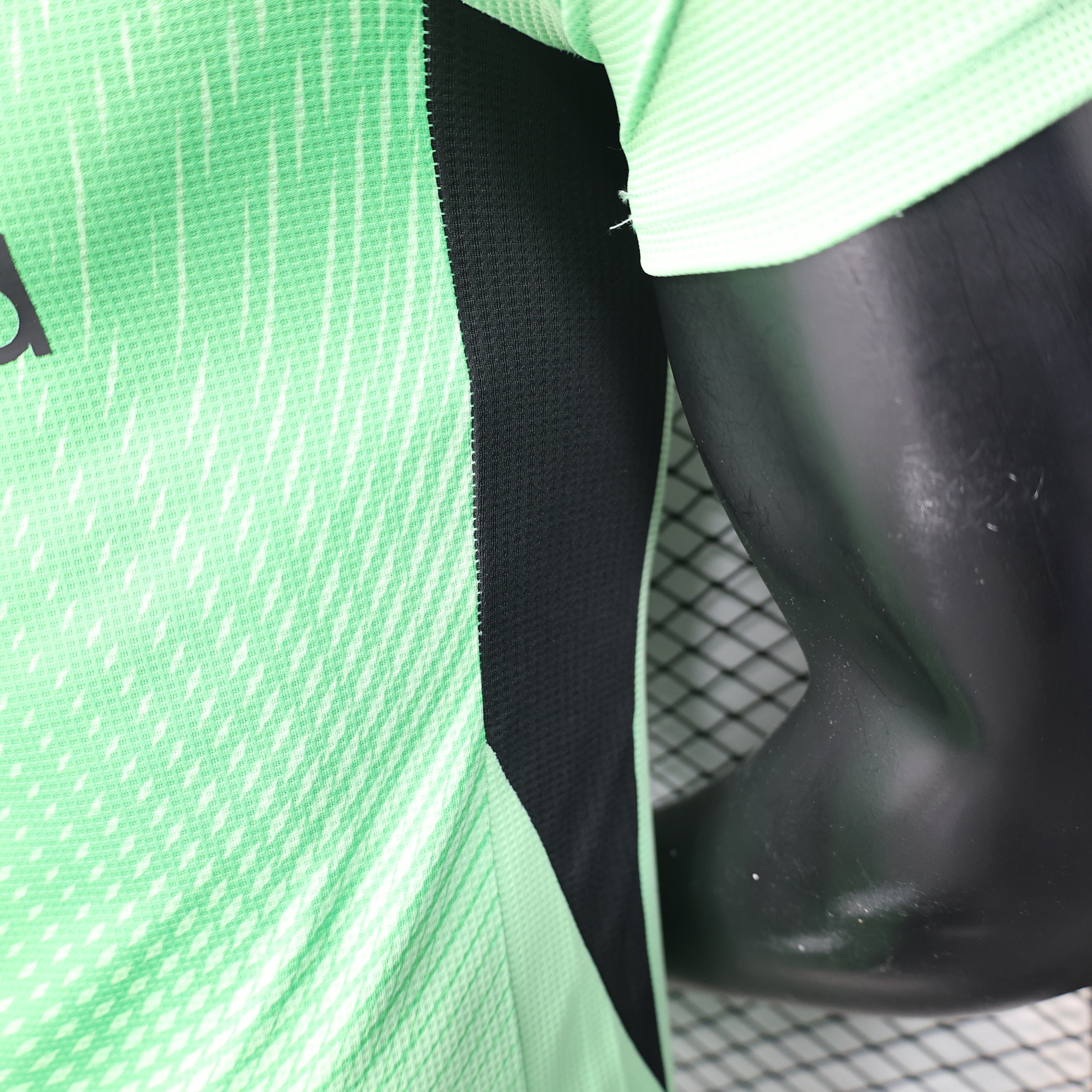 25-26 Liverpool Goalkeeper Green Soccer Jersey Player Version - view 8