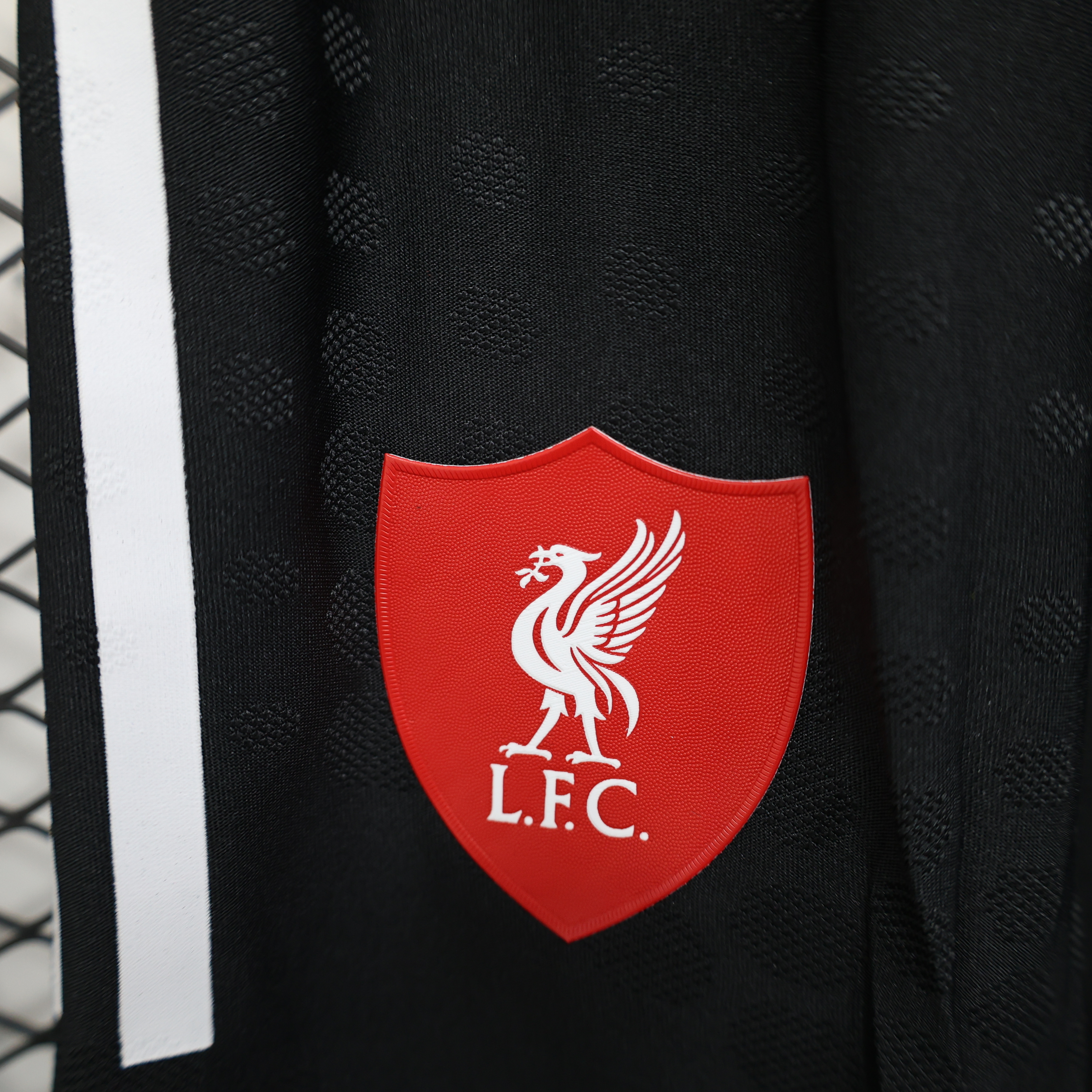 25-26 Liverpool Home Soccer Shorts Player Version - view 3