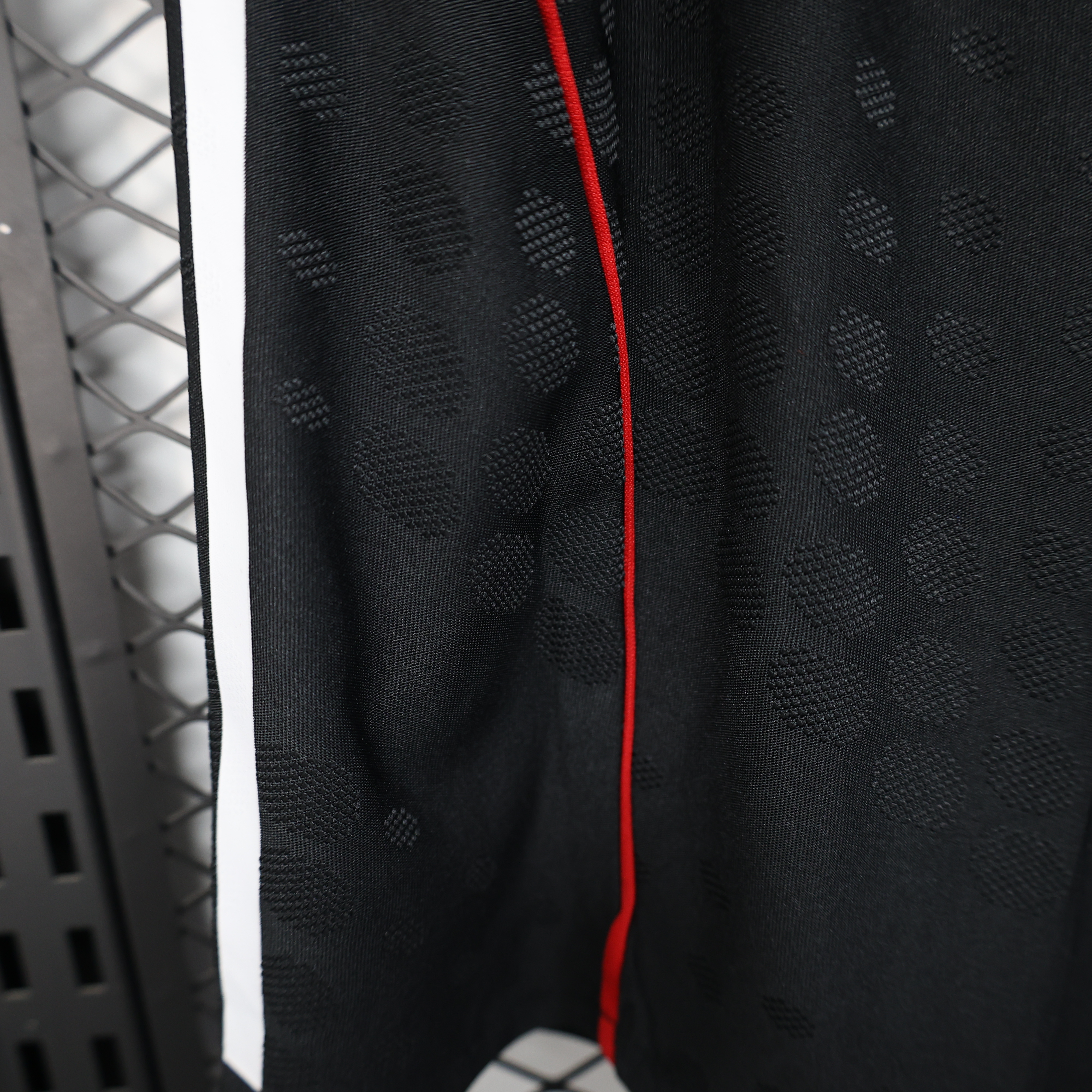 25-26 Liverpool Home Soccer Shorts Player Version - view 8