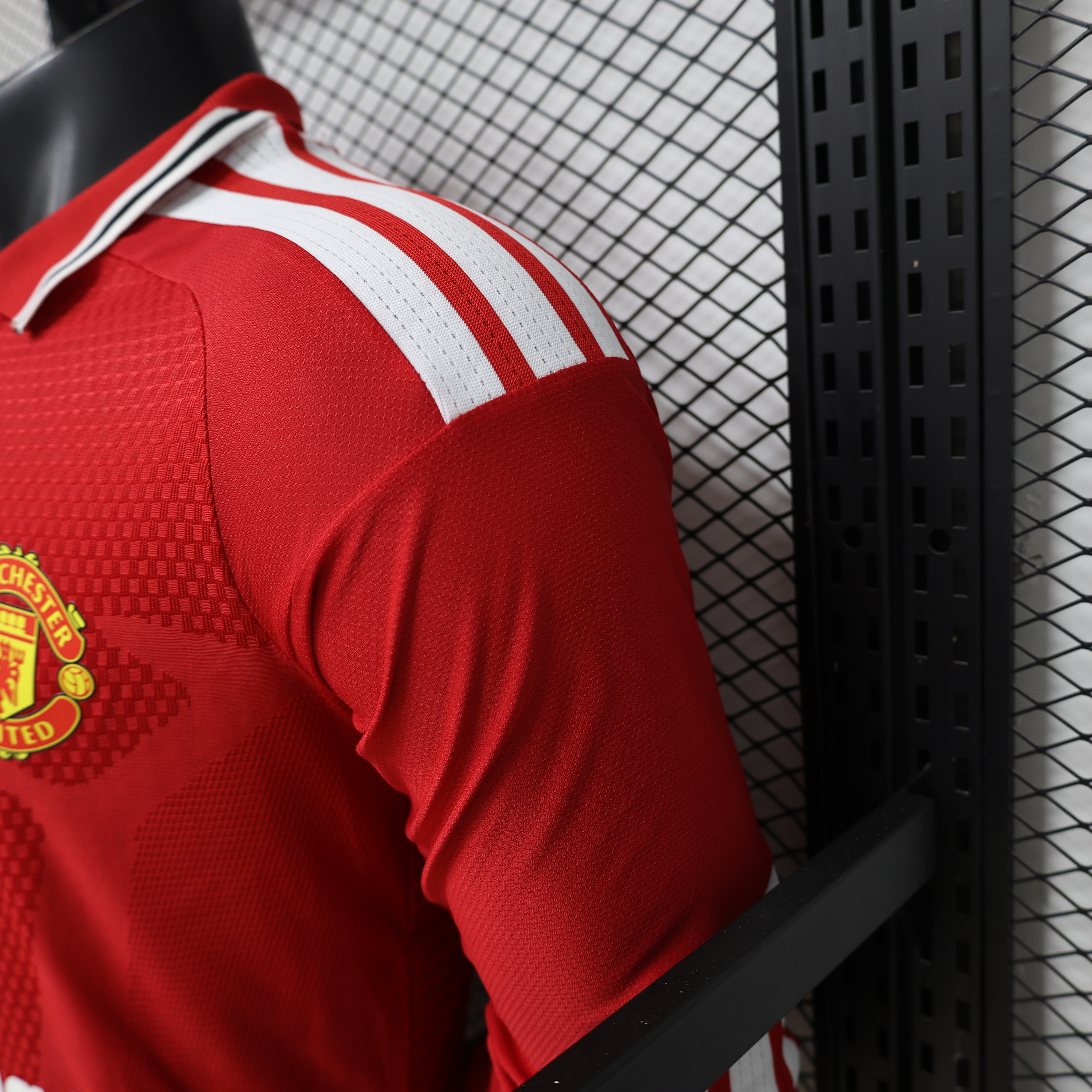 26-27 Manchester United Home Soccer Jersey Player Version - view 4