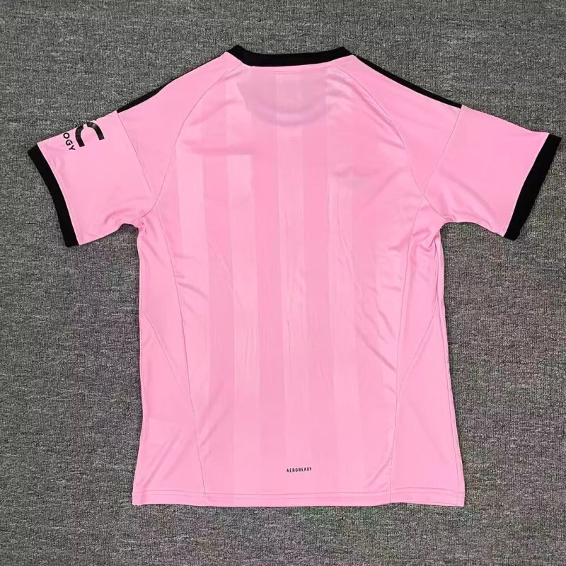 25-26 Manchester United Goalkeeper Soccer Jersey Pink - view 3