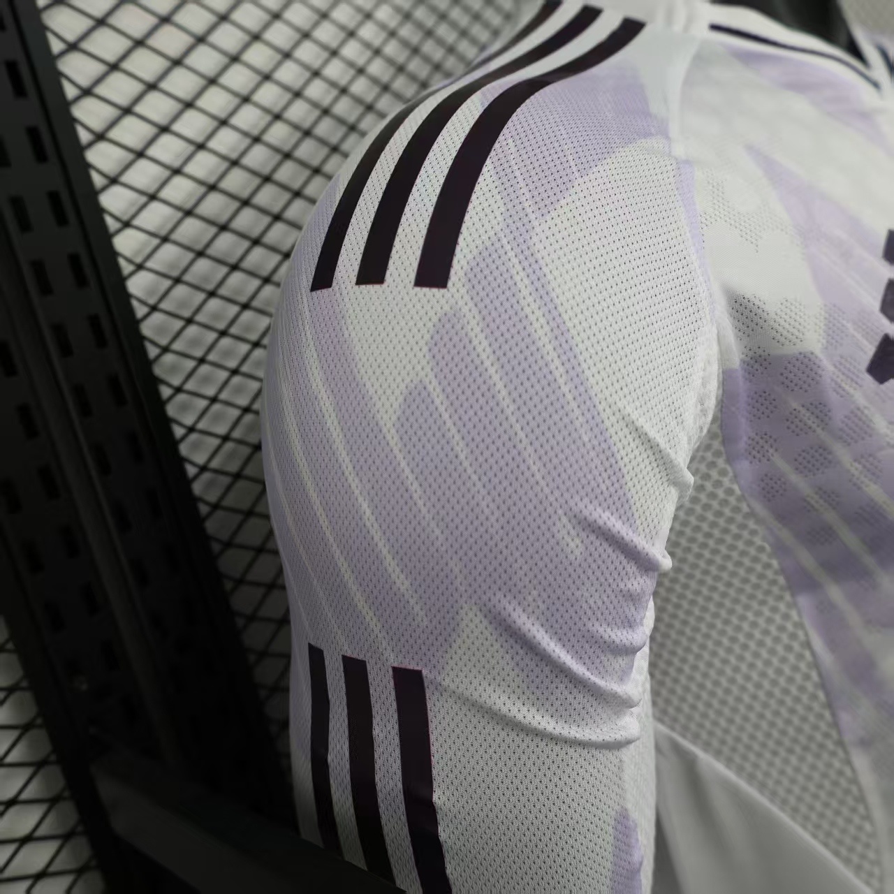25-26 Manchester United Away Soccer Jersey Long Sleeve - view 4