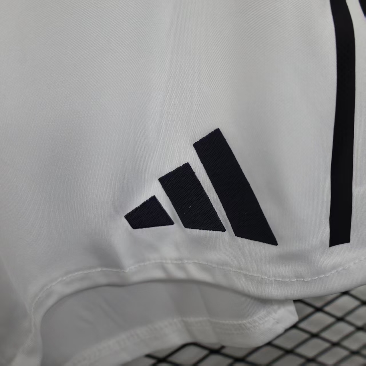 25-26 Manchester United Home Shorts White Player Version - view 5