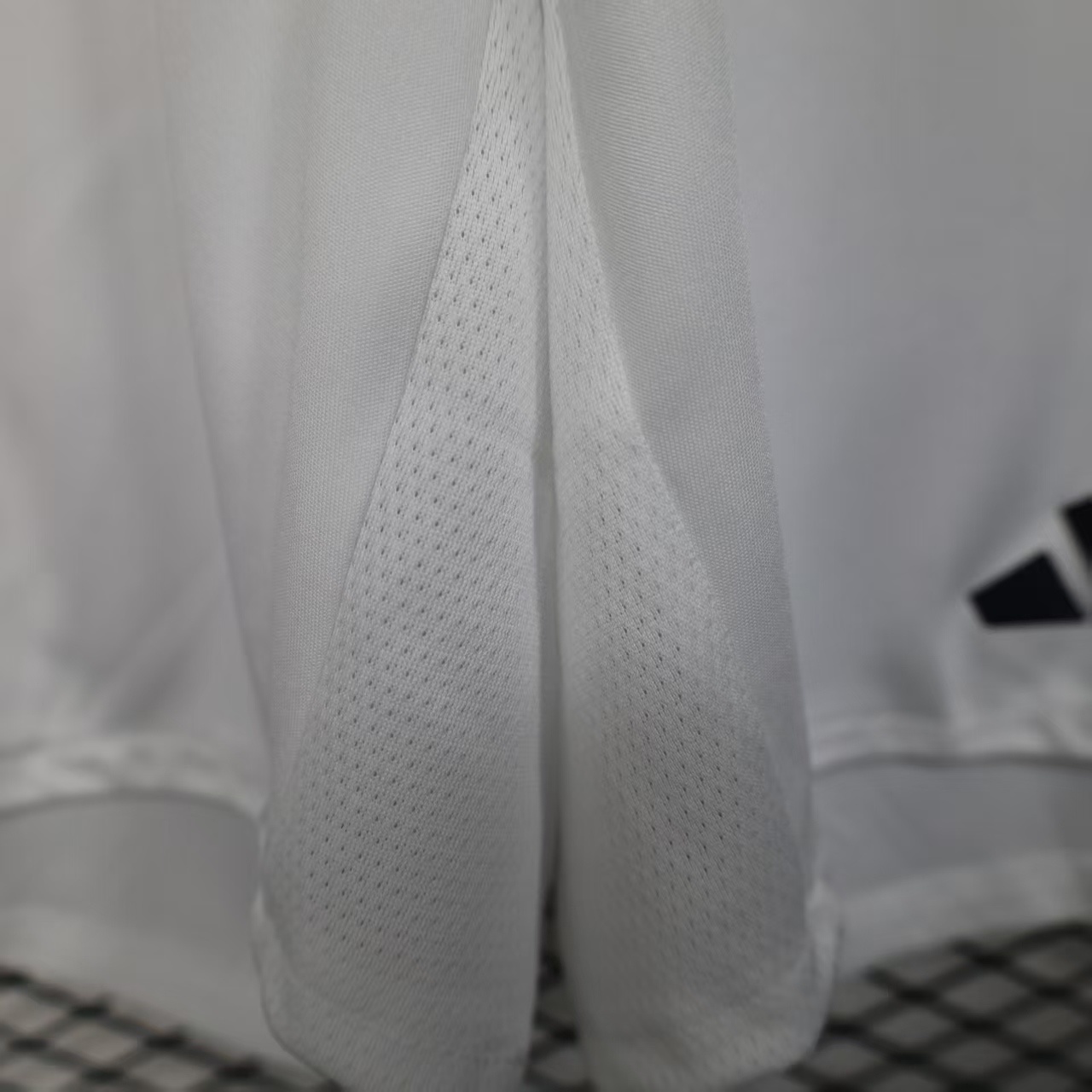 25-26 Manchester United Home Shorts White Player Version - view 6