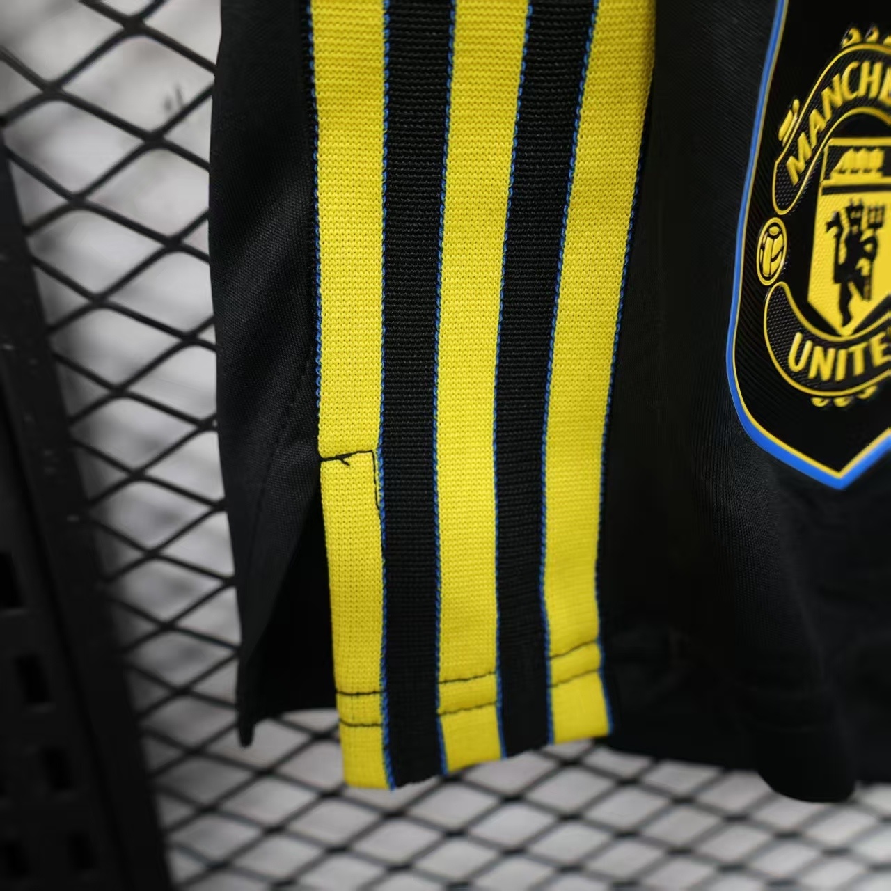 25-26 Manchester United Home Shorts Player Version - view 7
