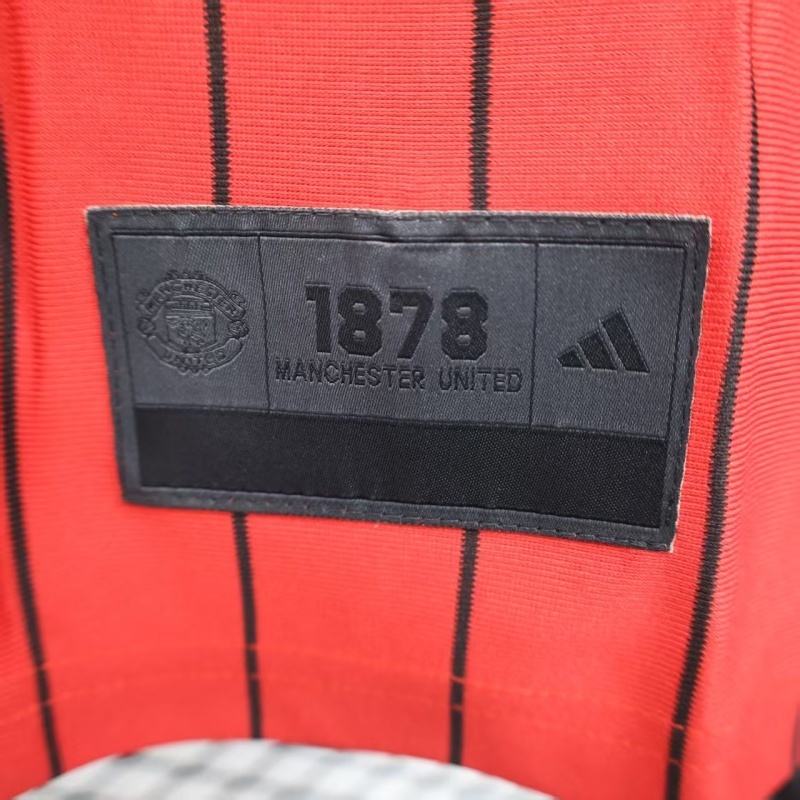 25-26 Manchester United Red Baseball Soccer Jersey - view 9