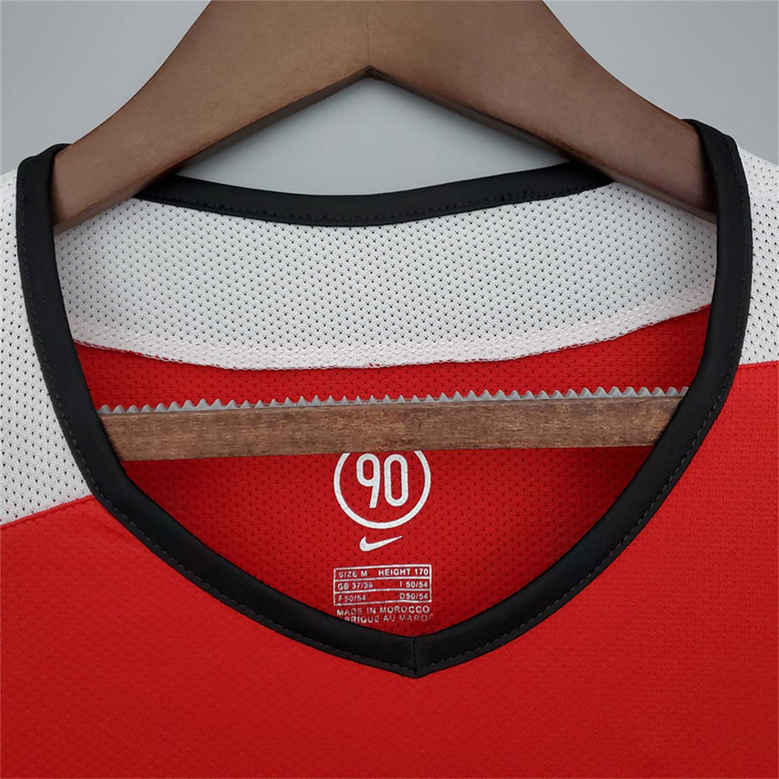 04-06 Manchester United Home Retro Jersey - view 4