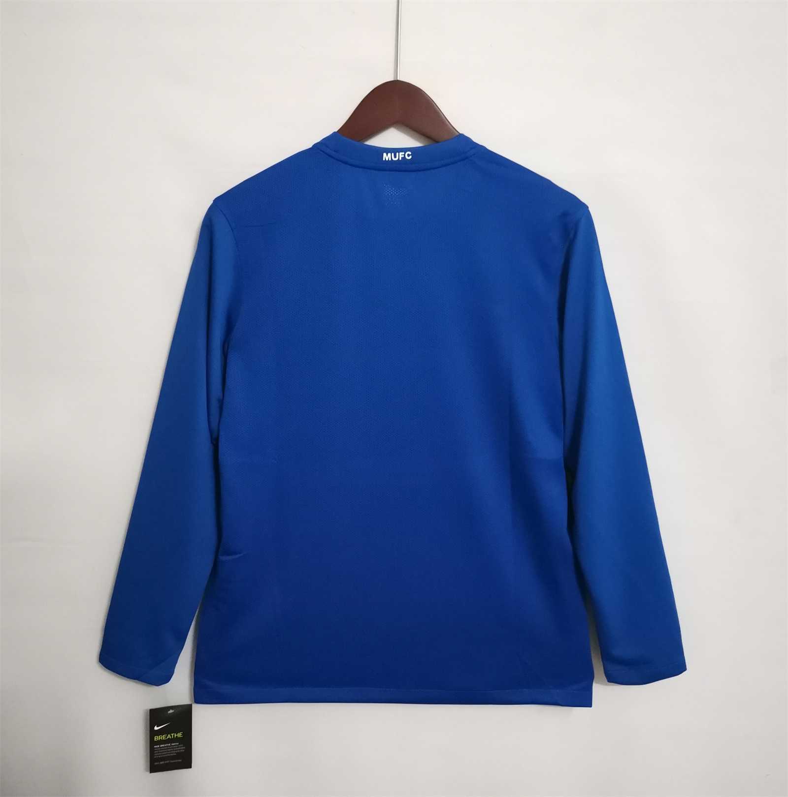 08-09 Manchester United Home Retro Jersey Long Sleeve - view 11