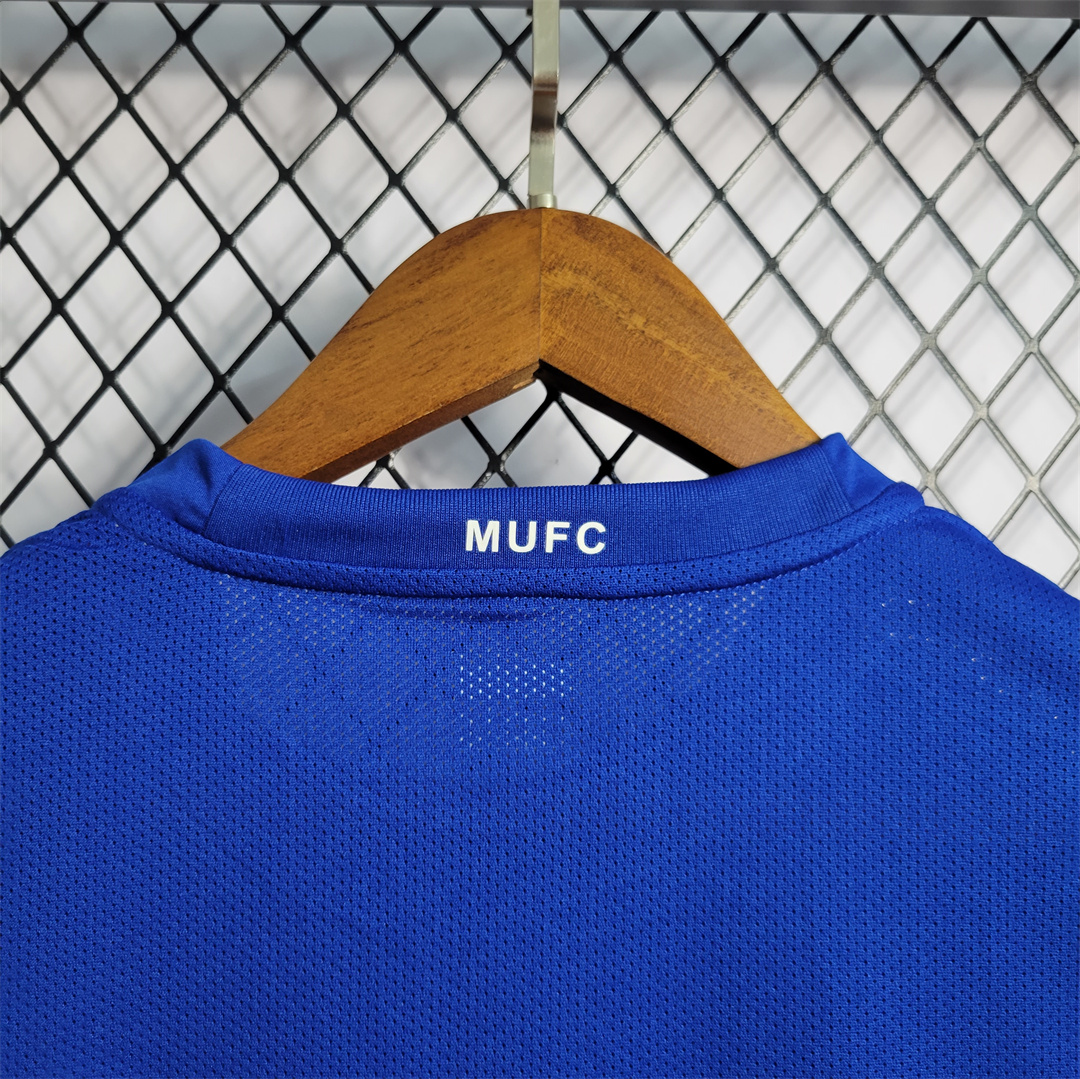 08-09 Manchester United Home Retro Jersey - view 8