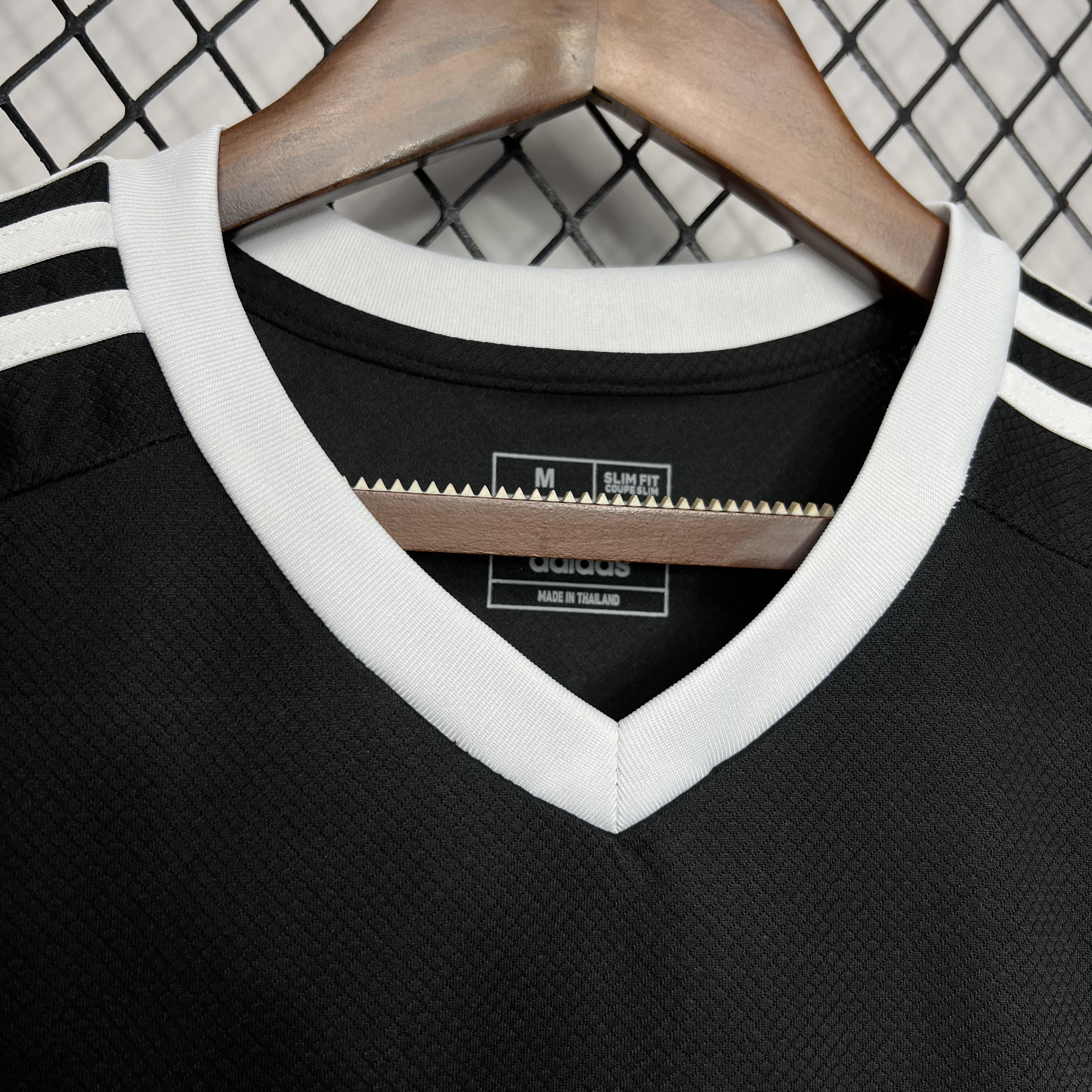 24-25 Manchester United Black Goal Keeper Shirt - view 7