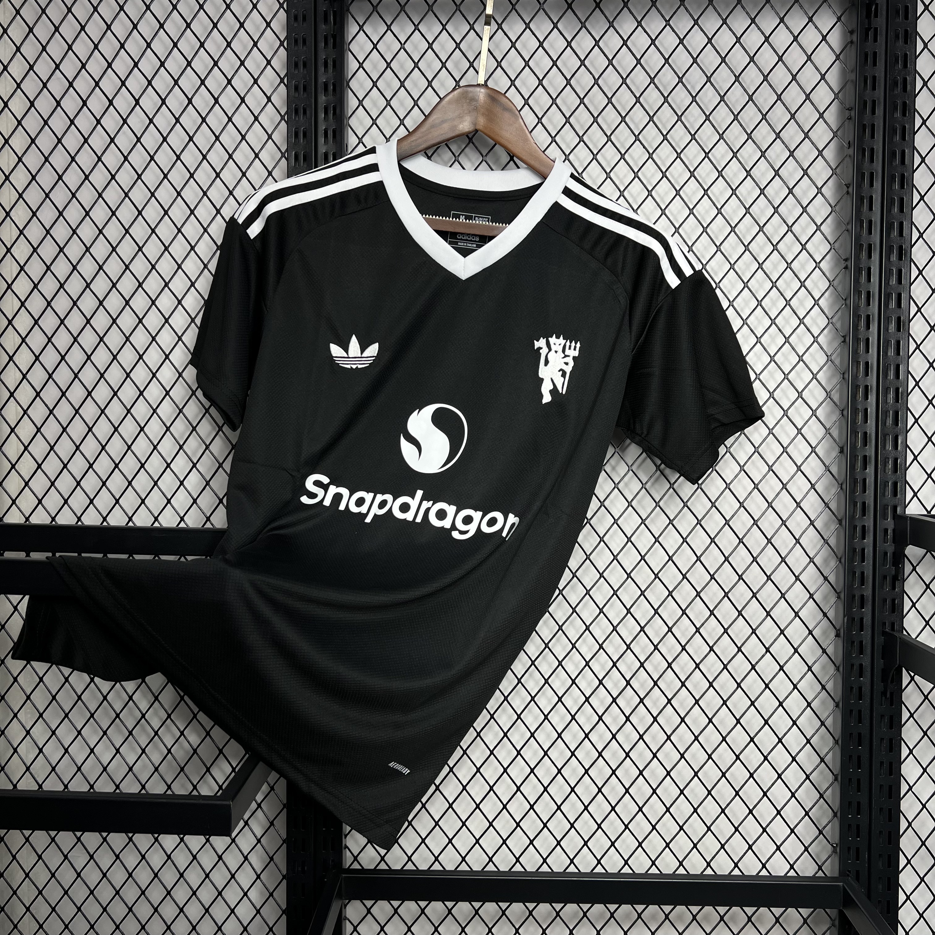 24-25 Manchester United Black Goal Keeper Shirt - view 9