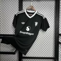 24-25 Manchester United Black Goal Keeper Shirt - view 9