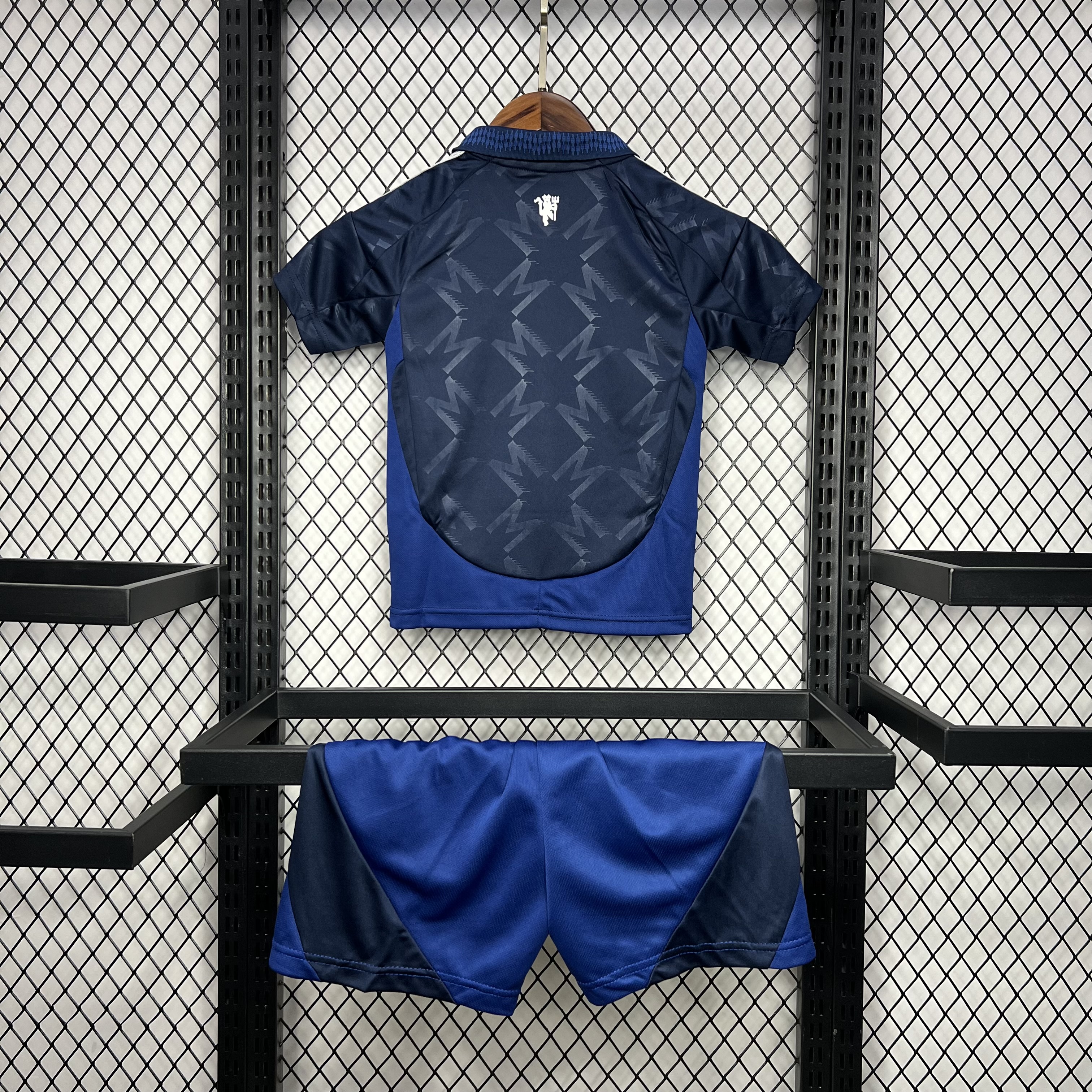 24-25 Manchester United Away Kids Jersey+Shorts - view 3