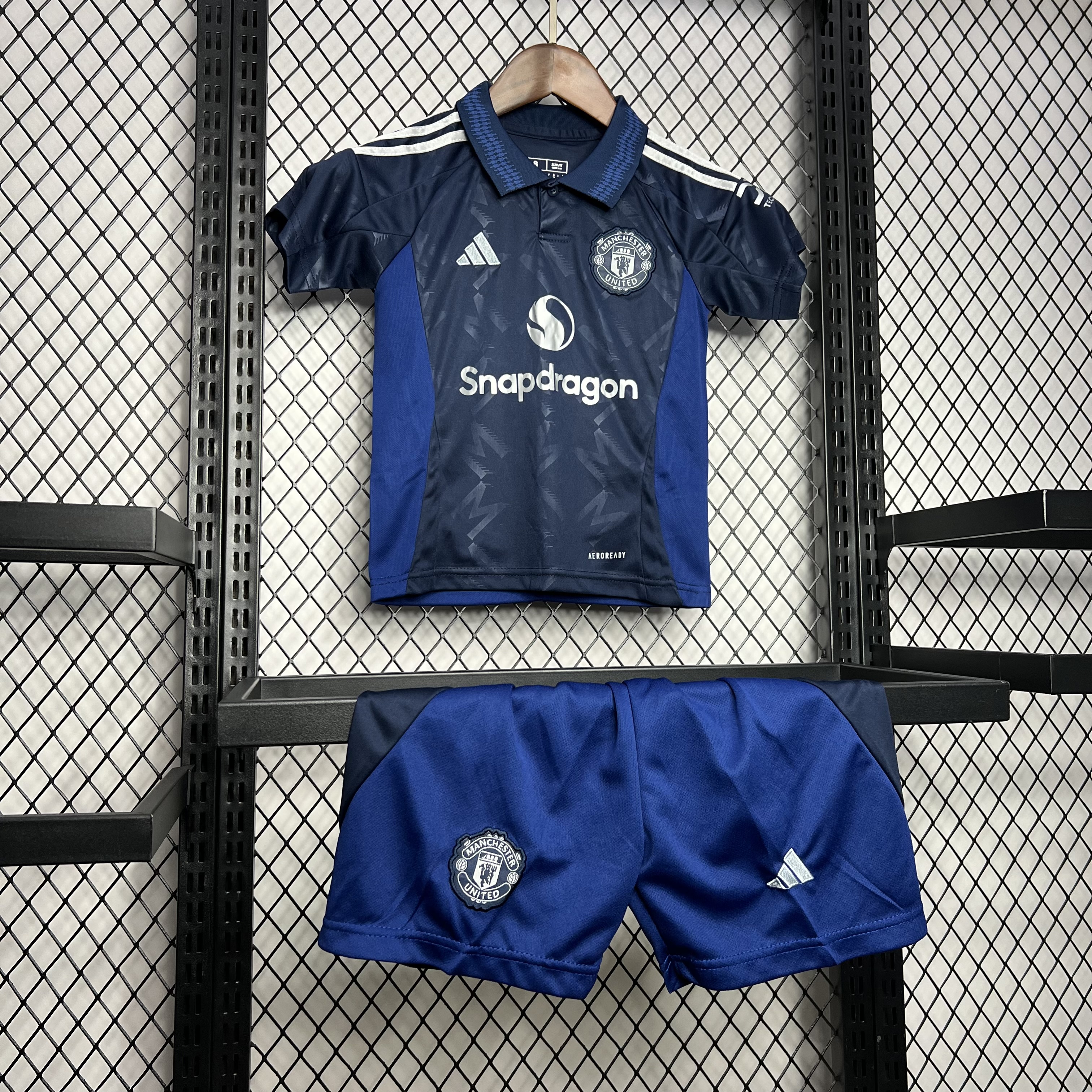 24-25 Manchester United Away Kids Jersey+Shorts - view 8