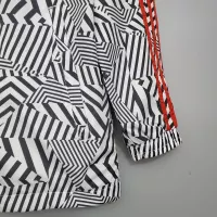 2021/2022 Manchester United Jersey Windbreaker Black-White Stripes - view 9