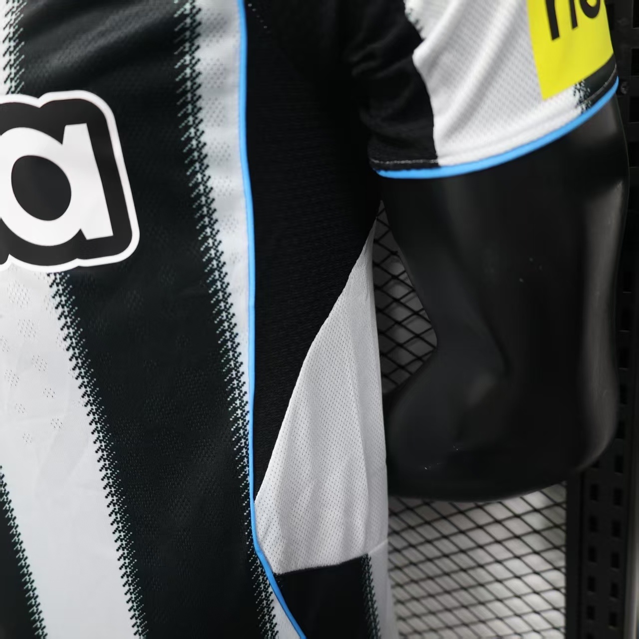 25-26 Newcastle United Home Soccer Jersey Player Version - view 8