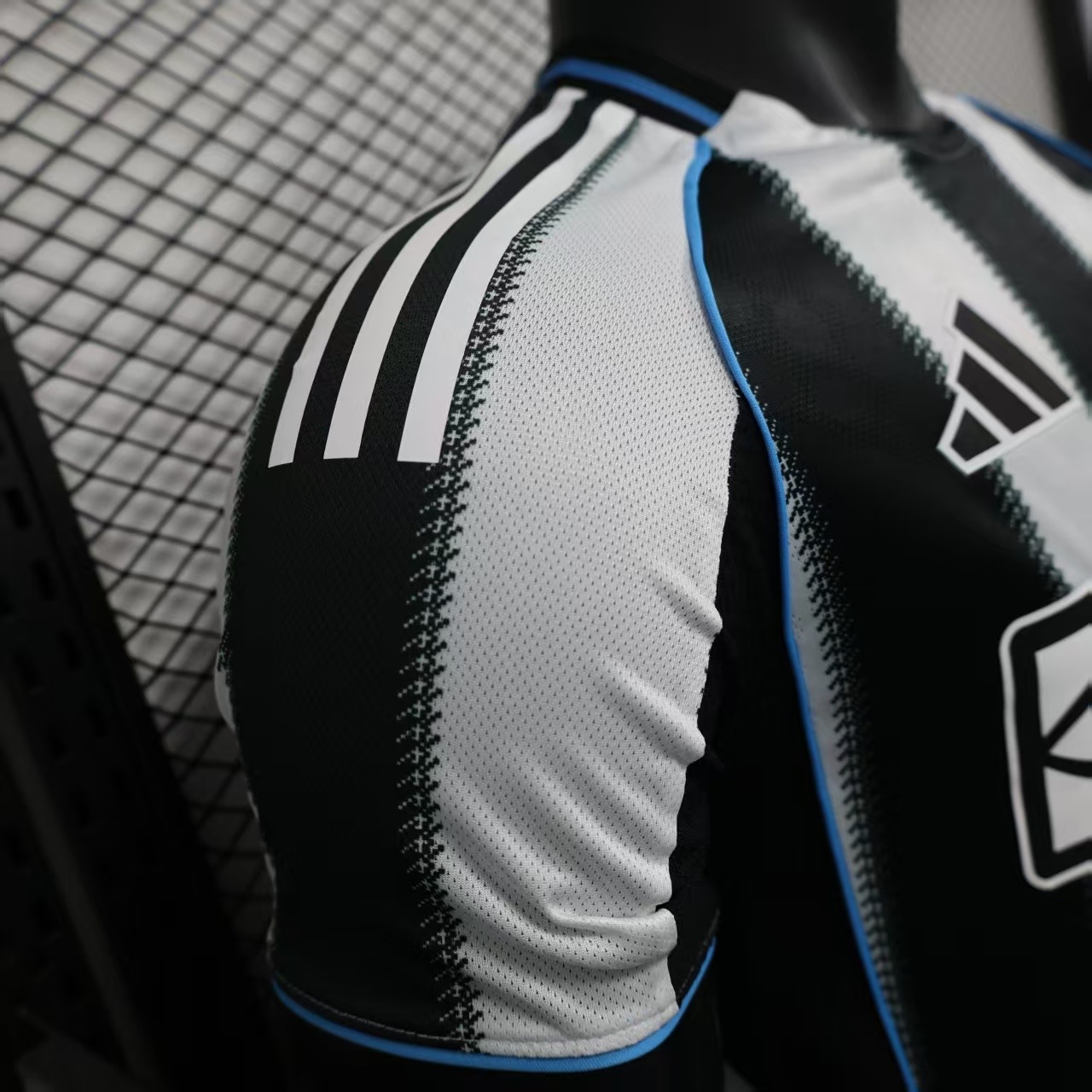 25-26 Newcastle United Home Soccer Jersey Player Version - view 10