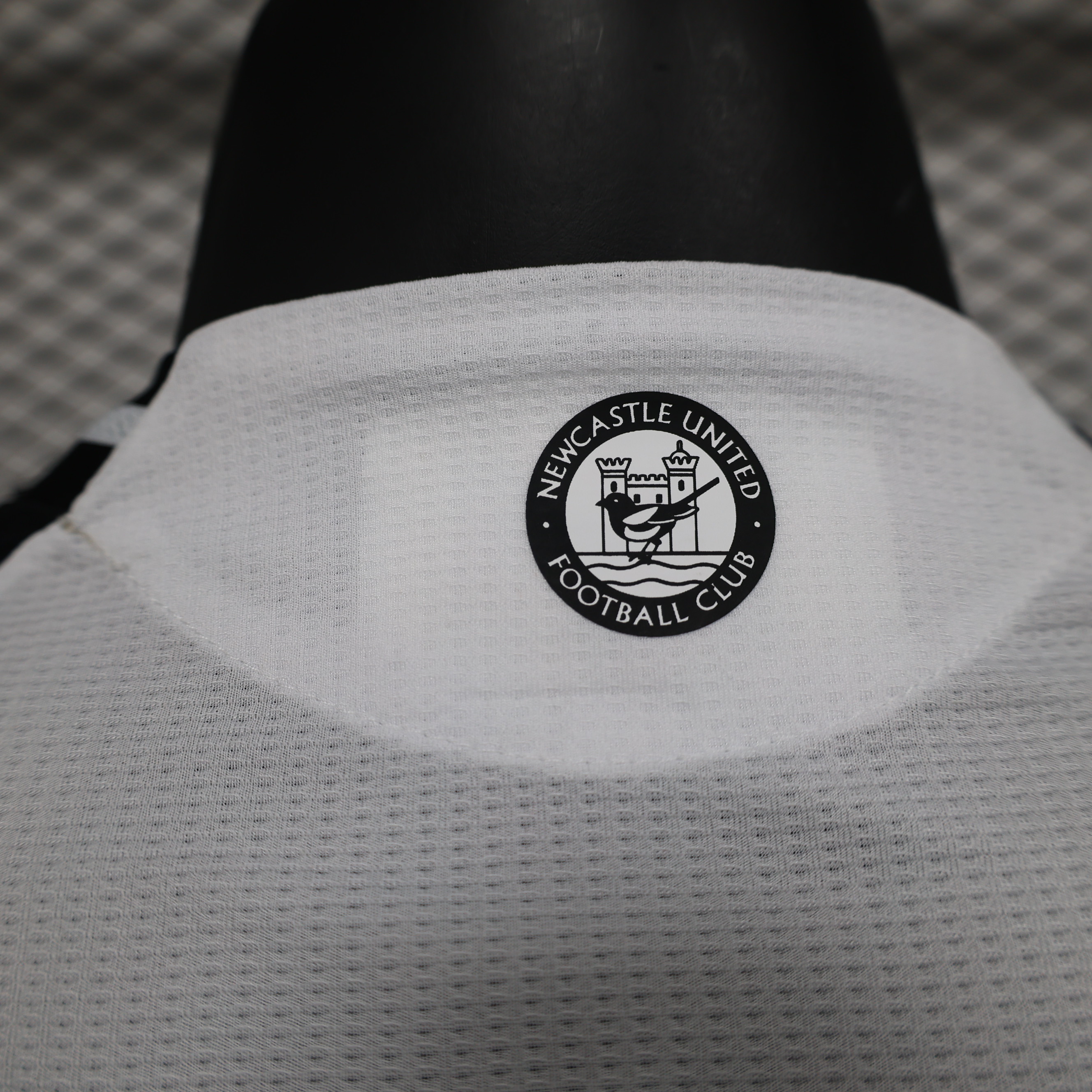 24-25 Newcastle United Home Soccer Jersey Player Version - view 5