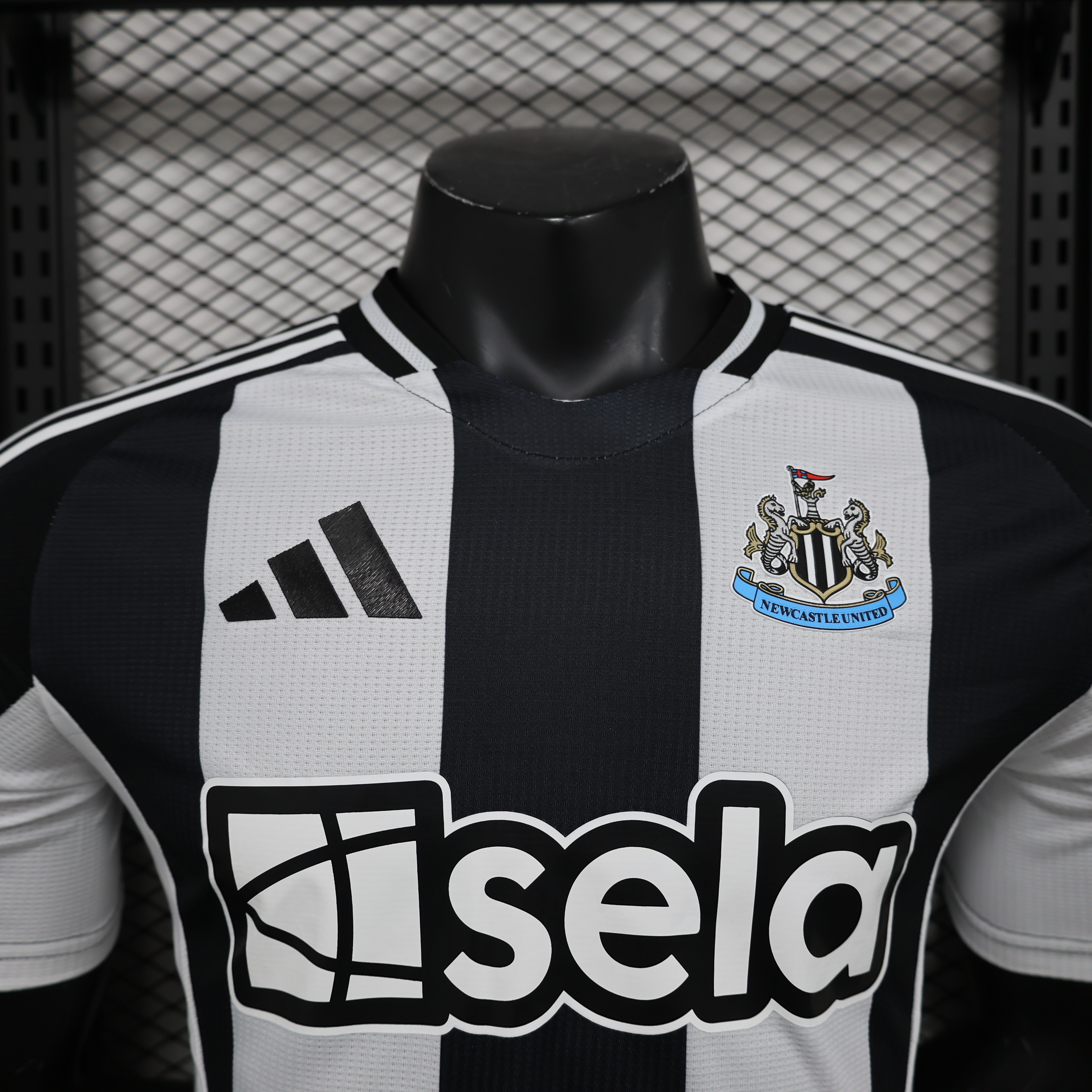 24-25 Newcastle United Home Soccer Jersey Player Version - view 10
