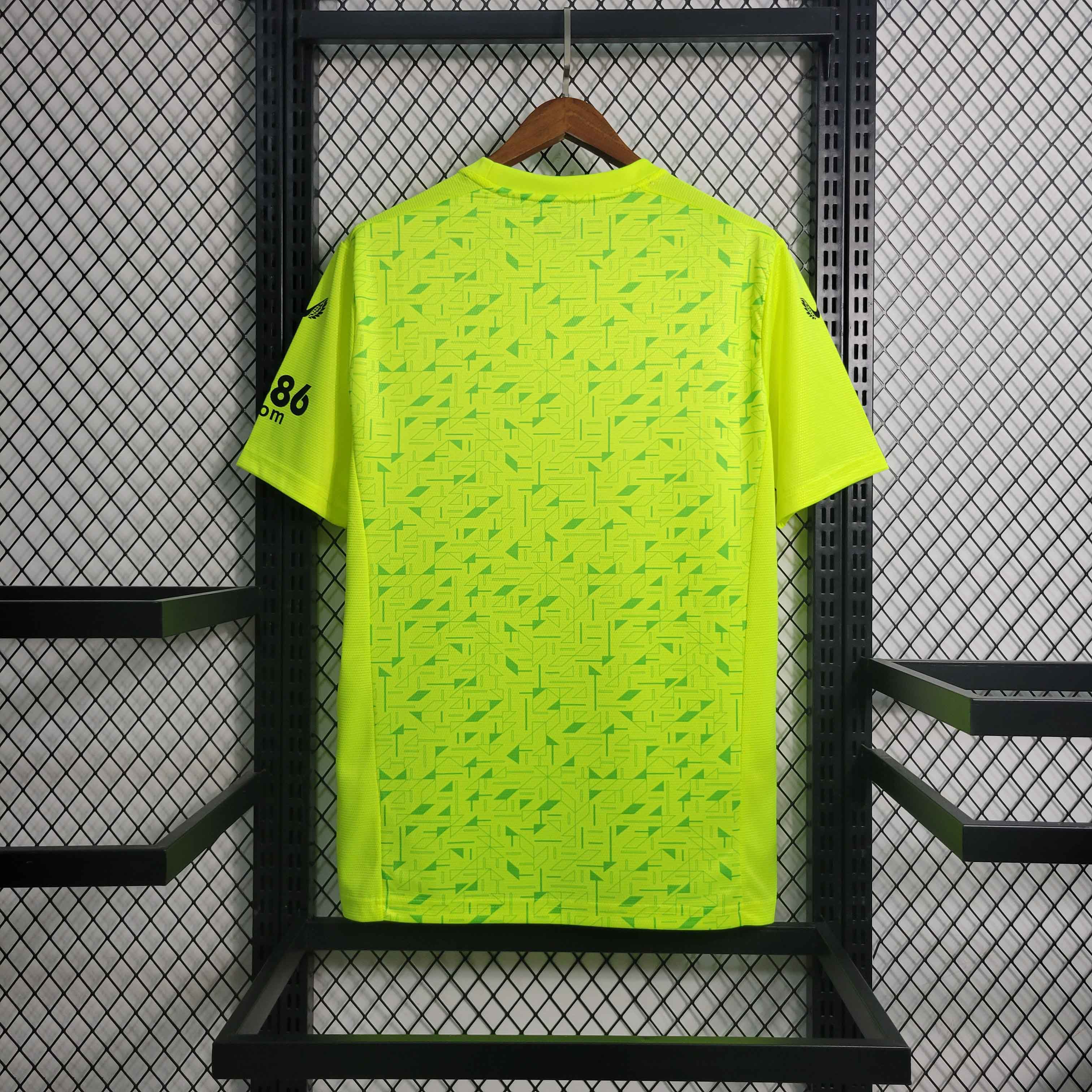 23-24 Wolves Jersey Goalkeepe Fan Version - view 3