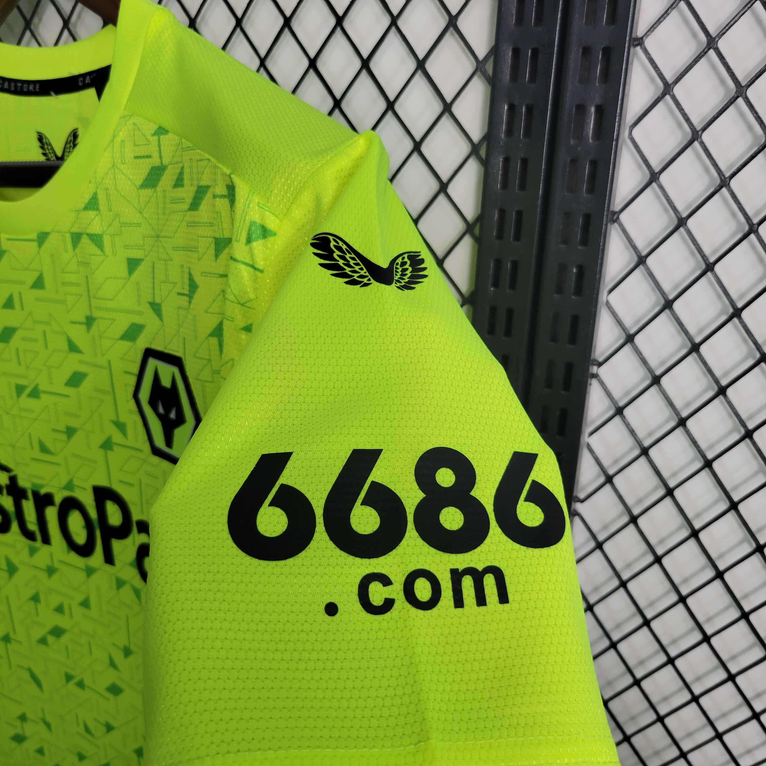 23-24 Wolves Jersey Goalkeepe Fan Version - view 4