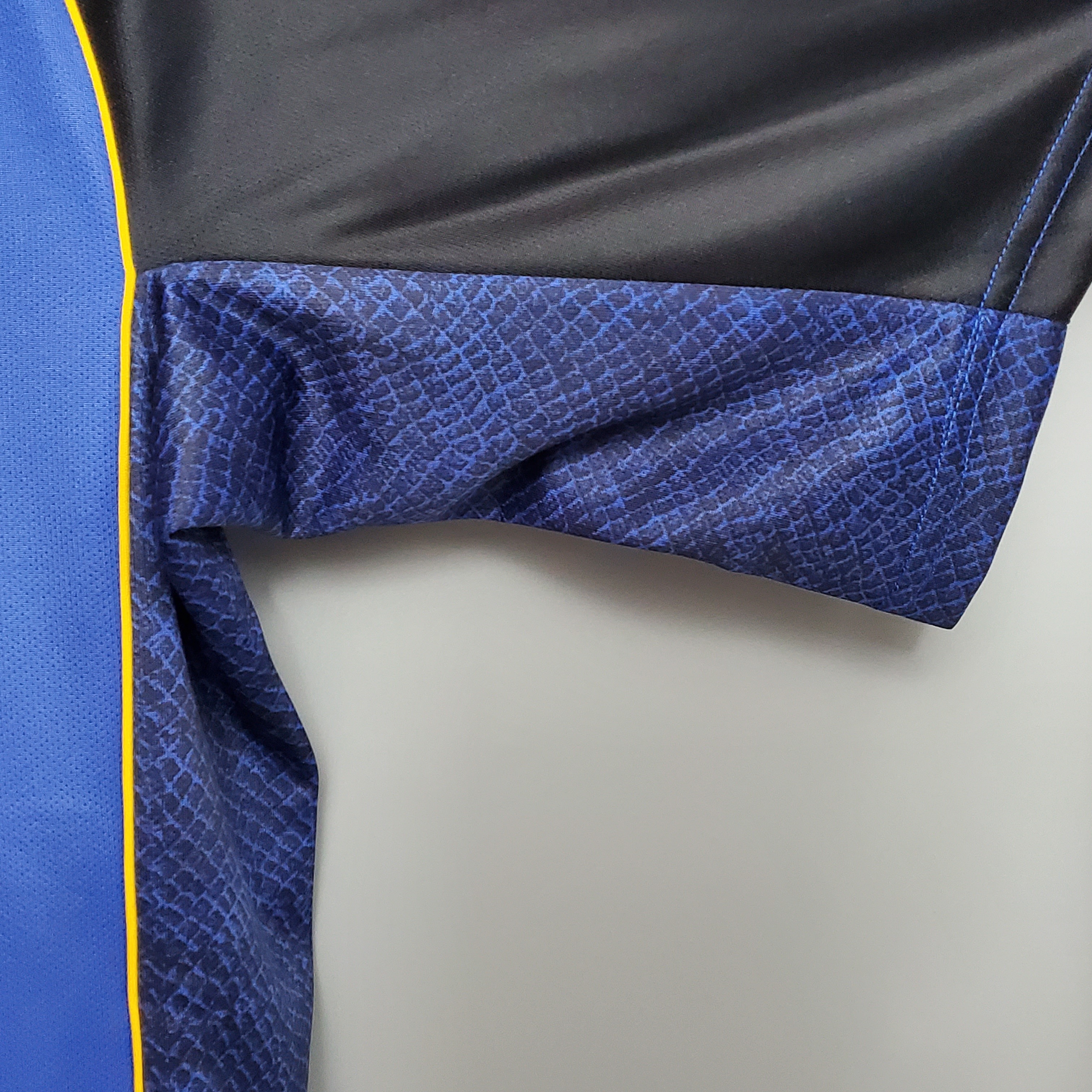 01-02 Inter Milan Retro Jersey Home - view 6