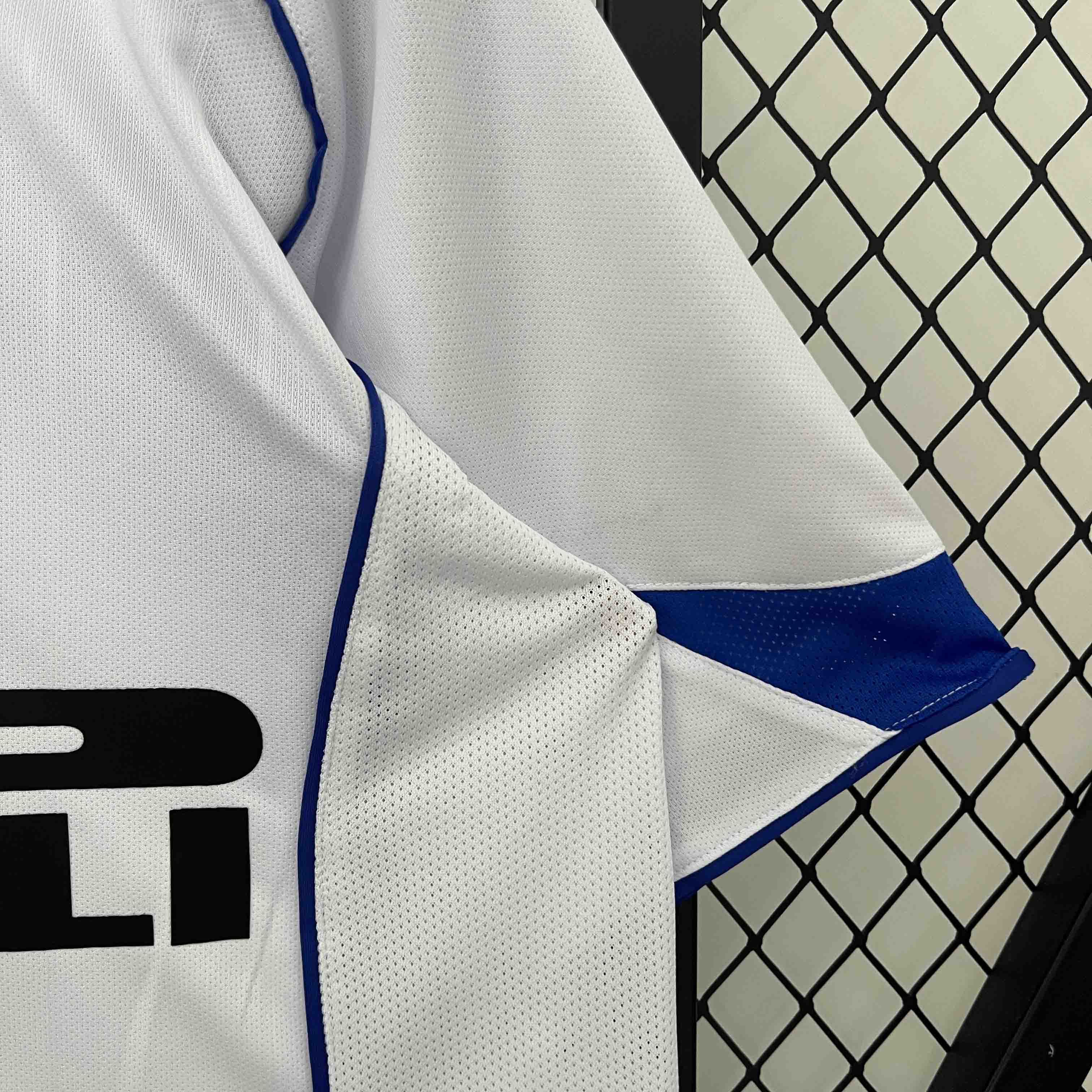 04-05 Inter Milan Retro Jersey Away - view 4