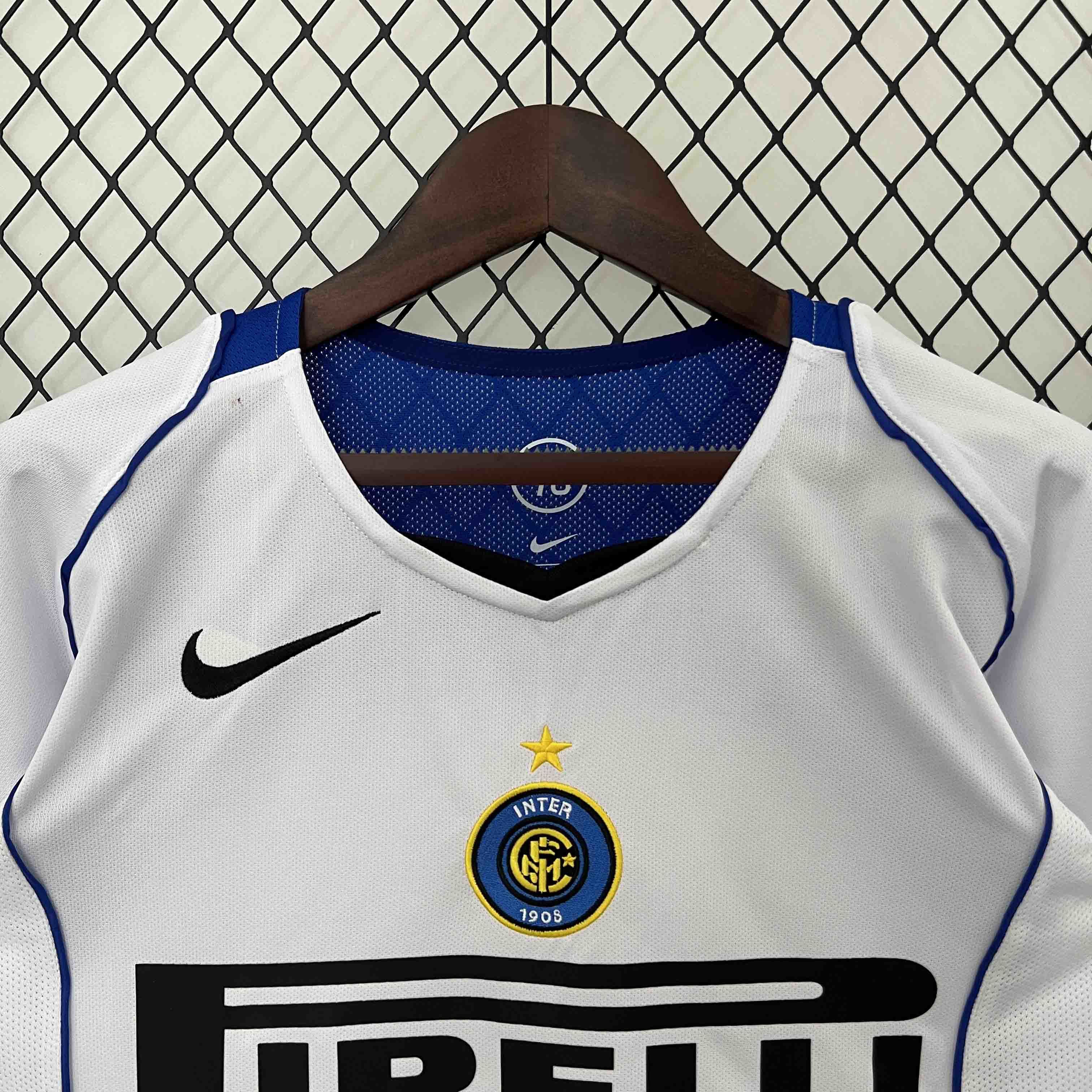 04-05 Inter Milan Retro Jersey Away - view 5