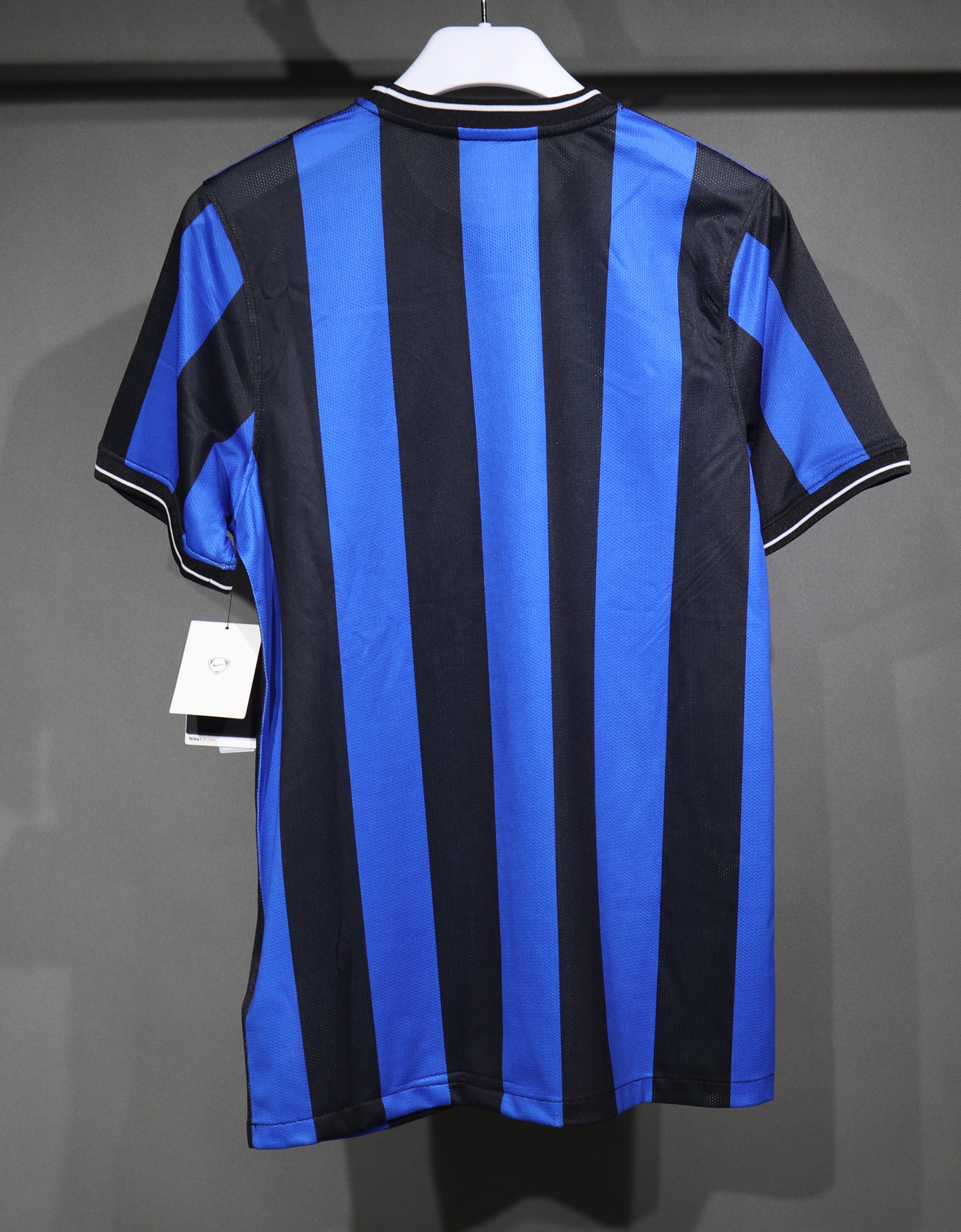 09-10 Inter Milan Retro Jersey Home Player Edition - view 3