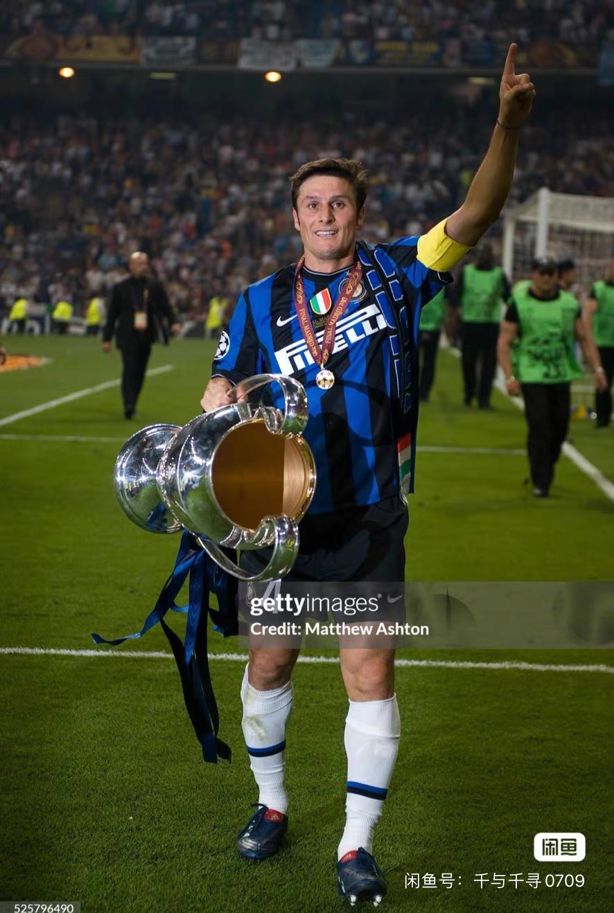 09-10 Inter Milan Retro Jersey Home Player Edition - view 6