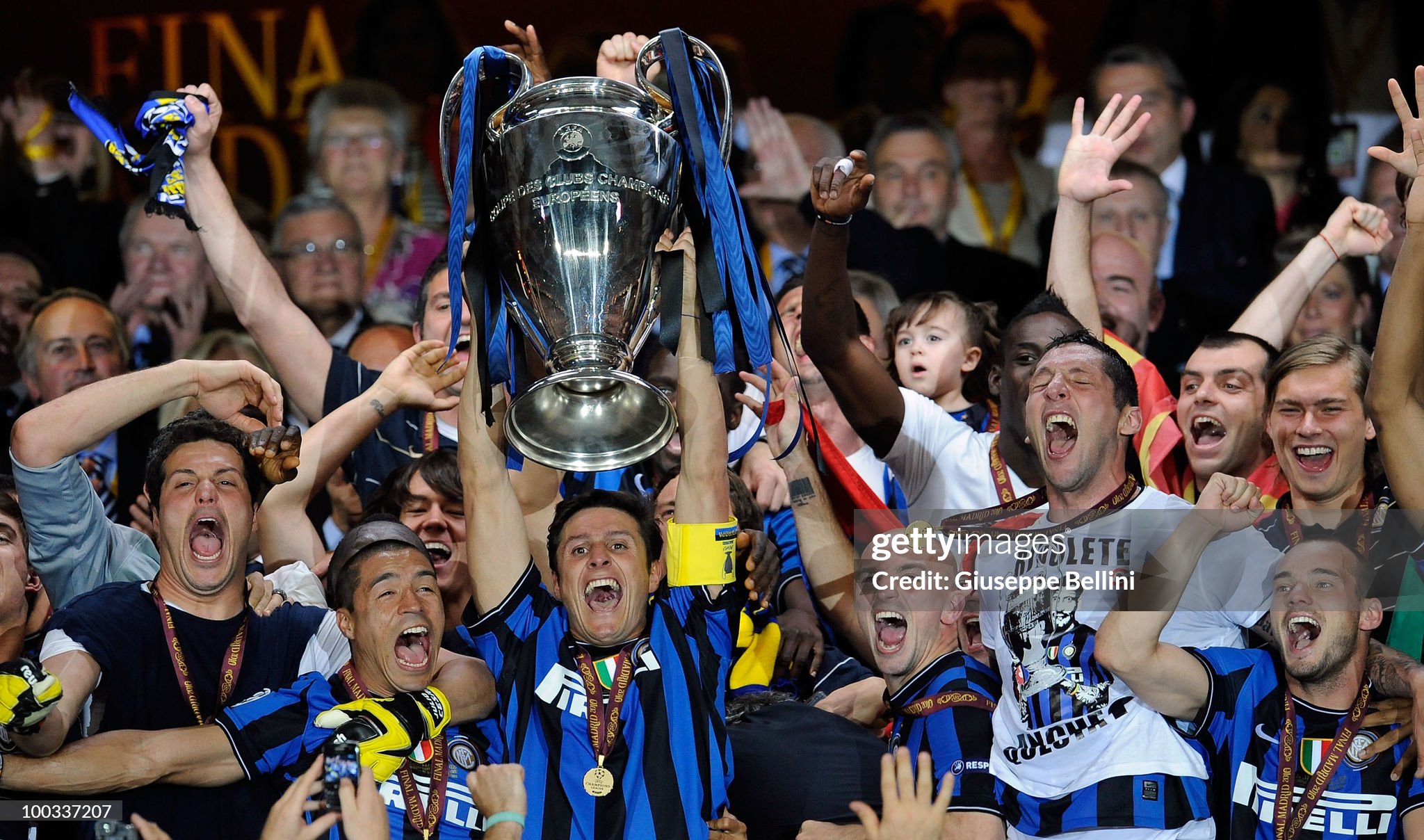 09-10 Inter Milan Retro Jersey Home Player Edition - view 7