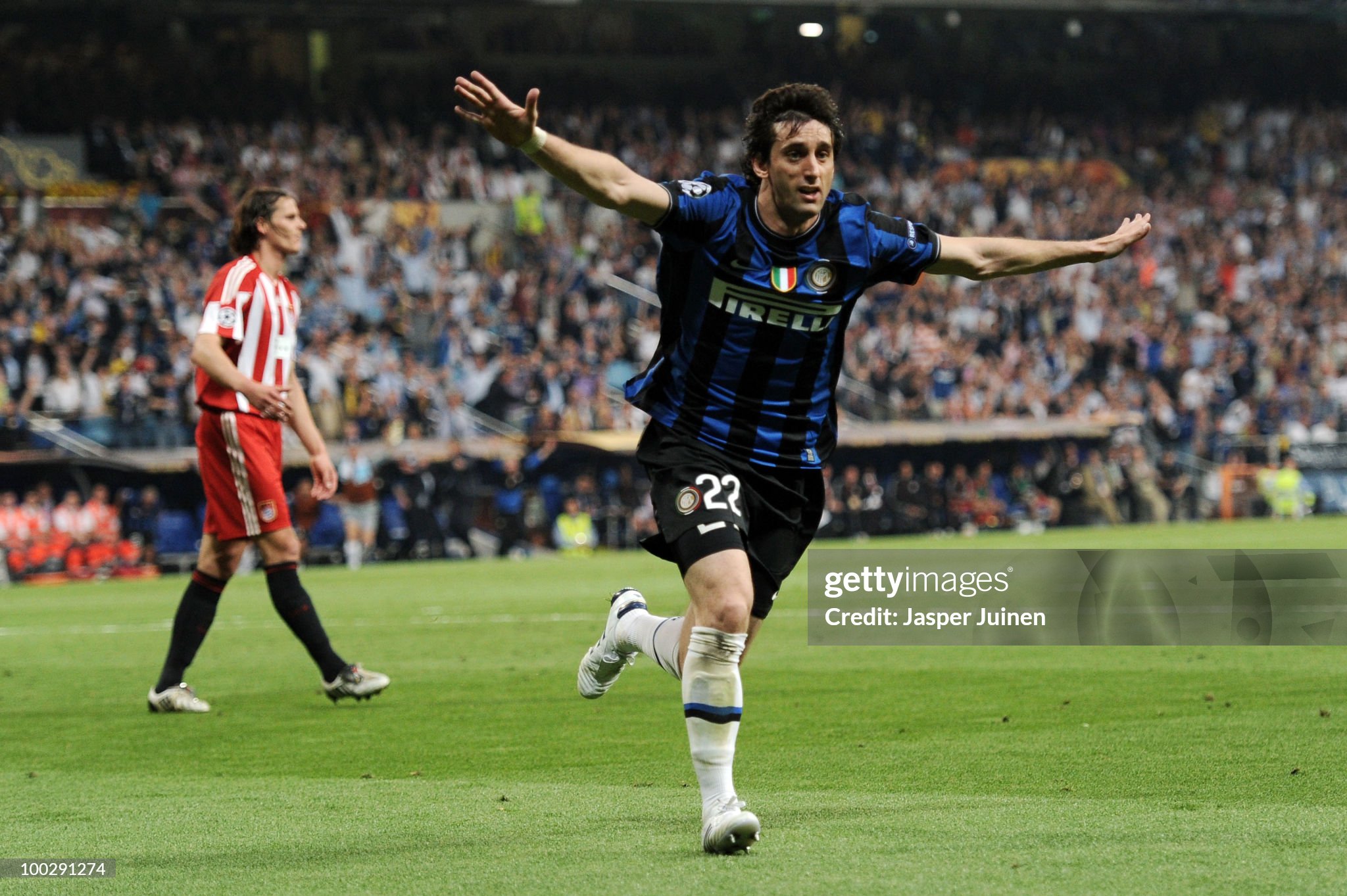 09-10 Inter Milan Retro Jersey Home Player Edition - view 9