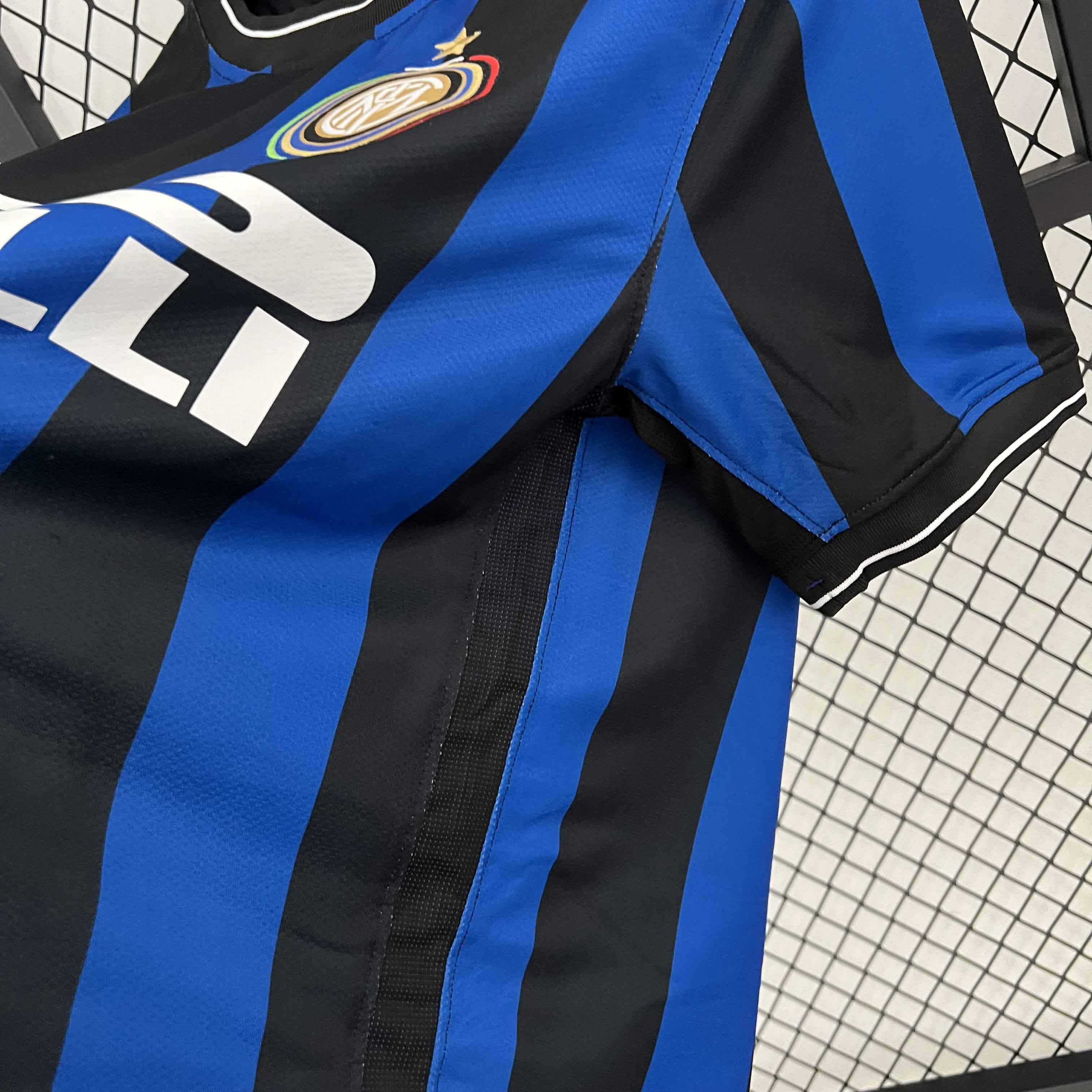 09-10 Inter Milan Retro Jersey Home - view 5