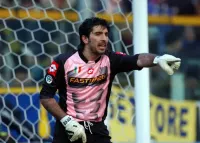 02-03 Juventus Goalkeeper Retro Jersey Pink - view 10