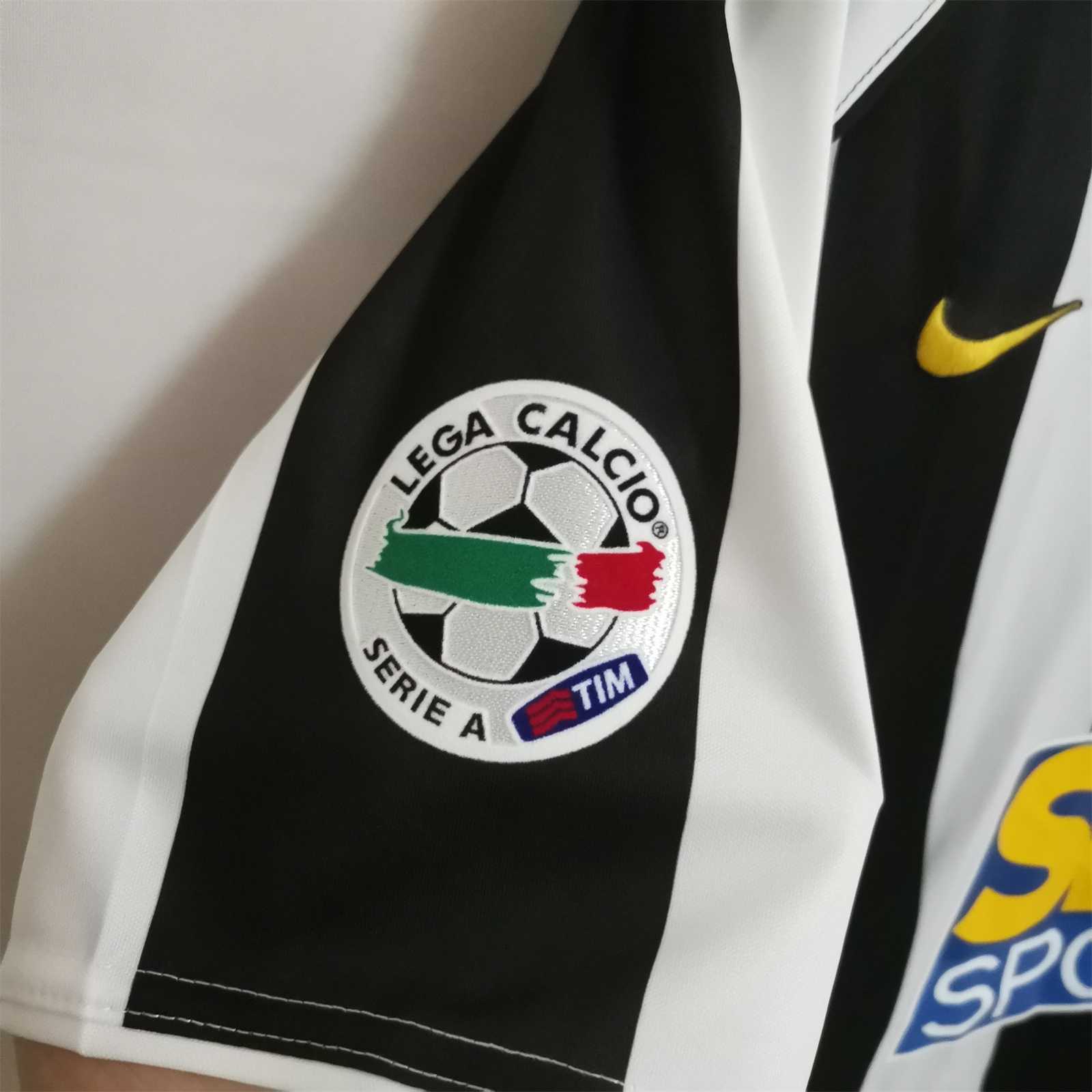 04-05 Juventus Retro Jersey Away - view 15
