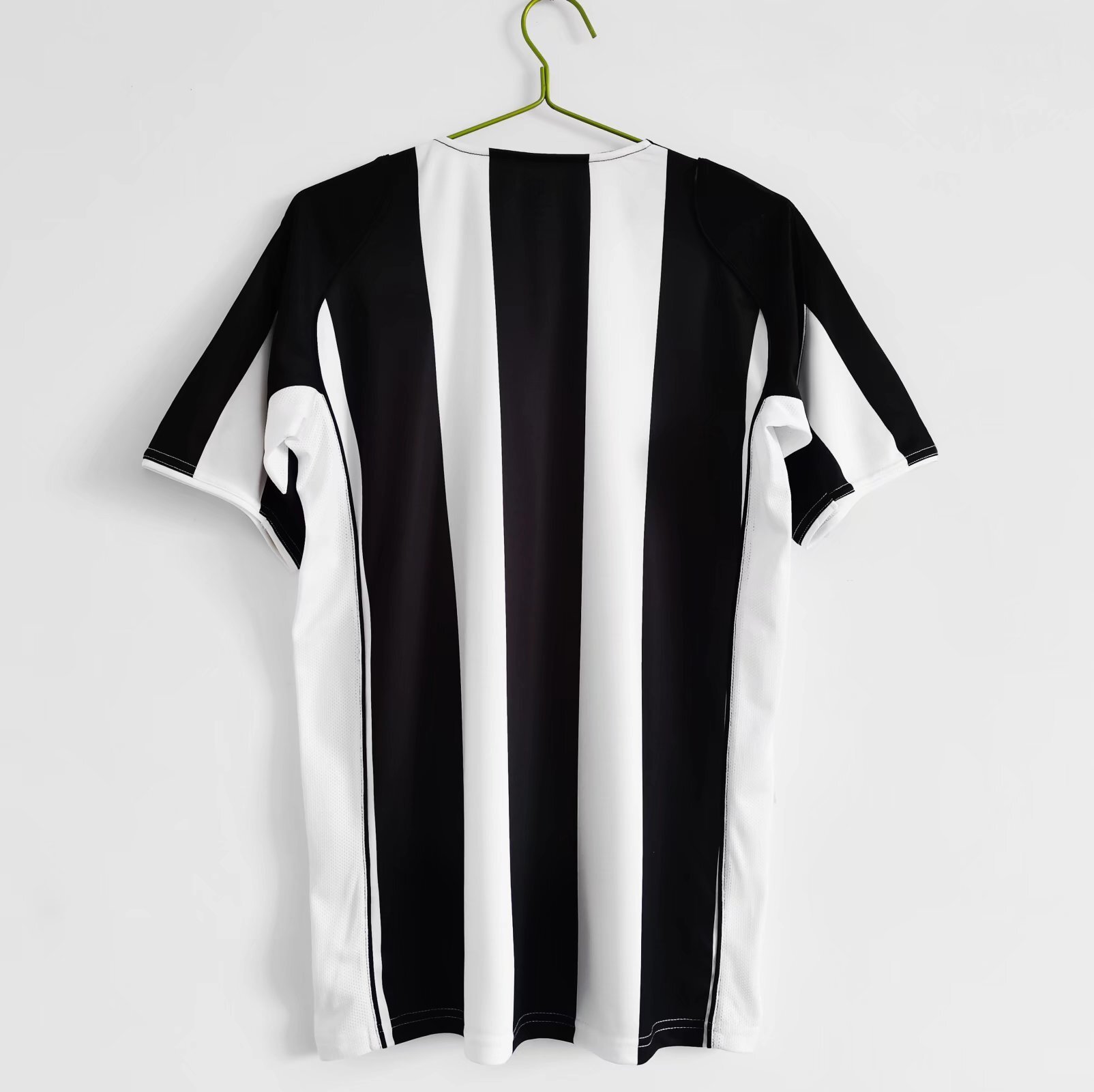 04-05 Juventus Retro Jersey Away - view 4
