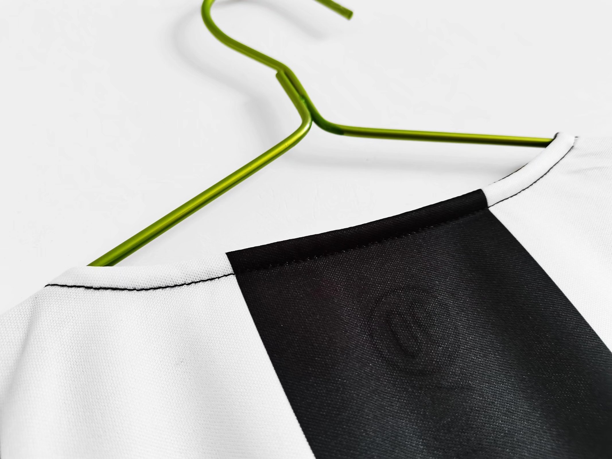 04-05 Juventus Retro Jersey Away - view 11