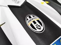 04-05 Juventus Retro Jersey Away - view 10