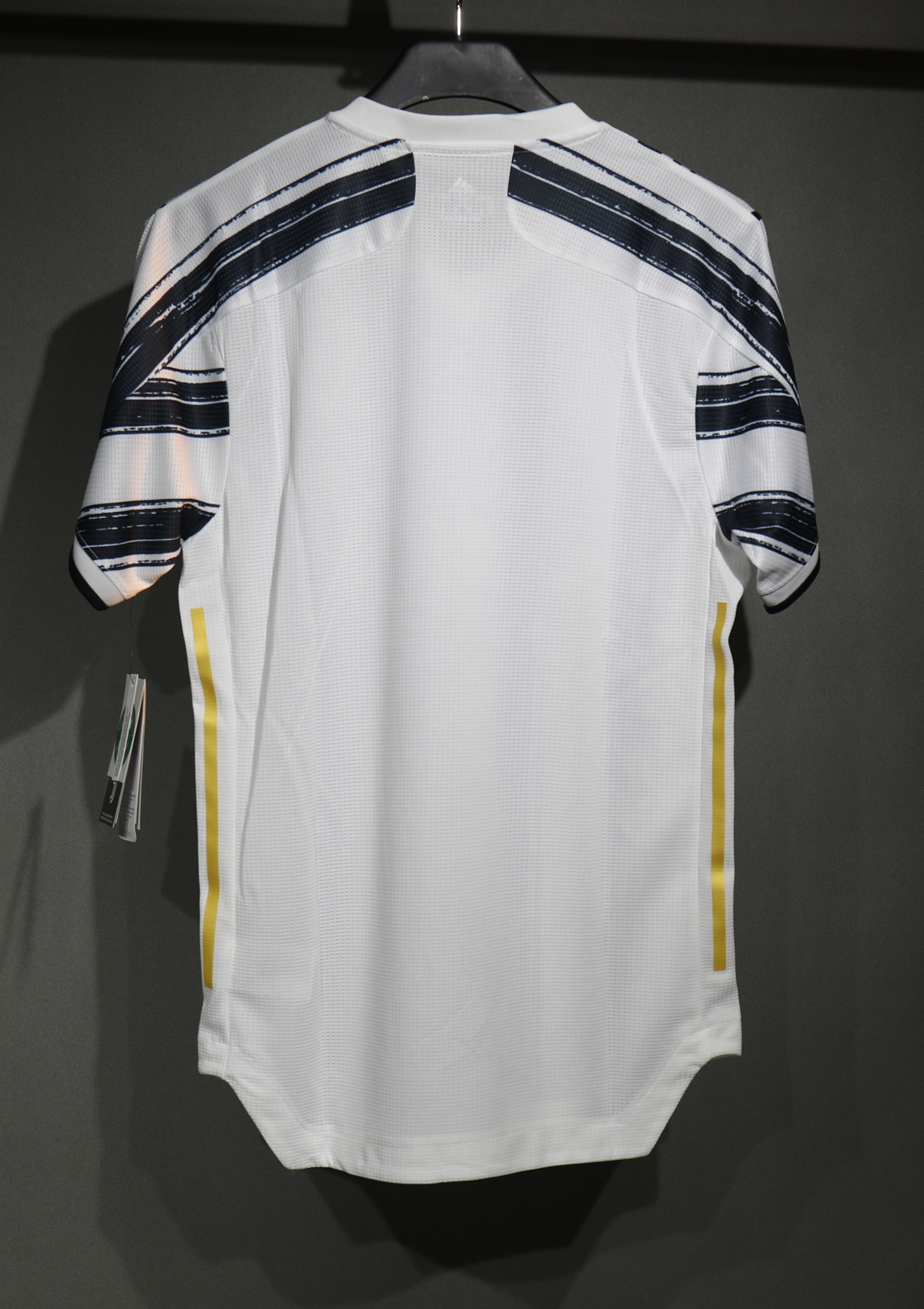 20-21 Juventus Home Retro Jersey Player Version - view 3