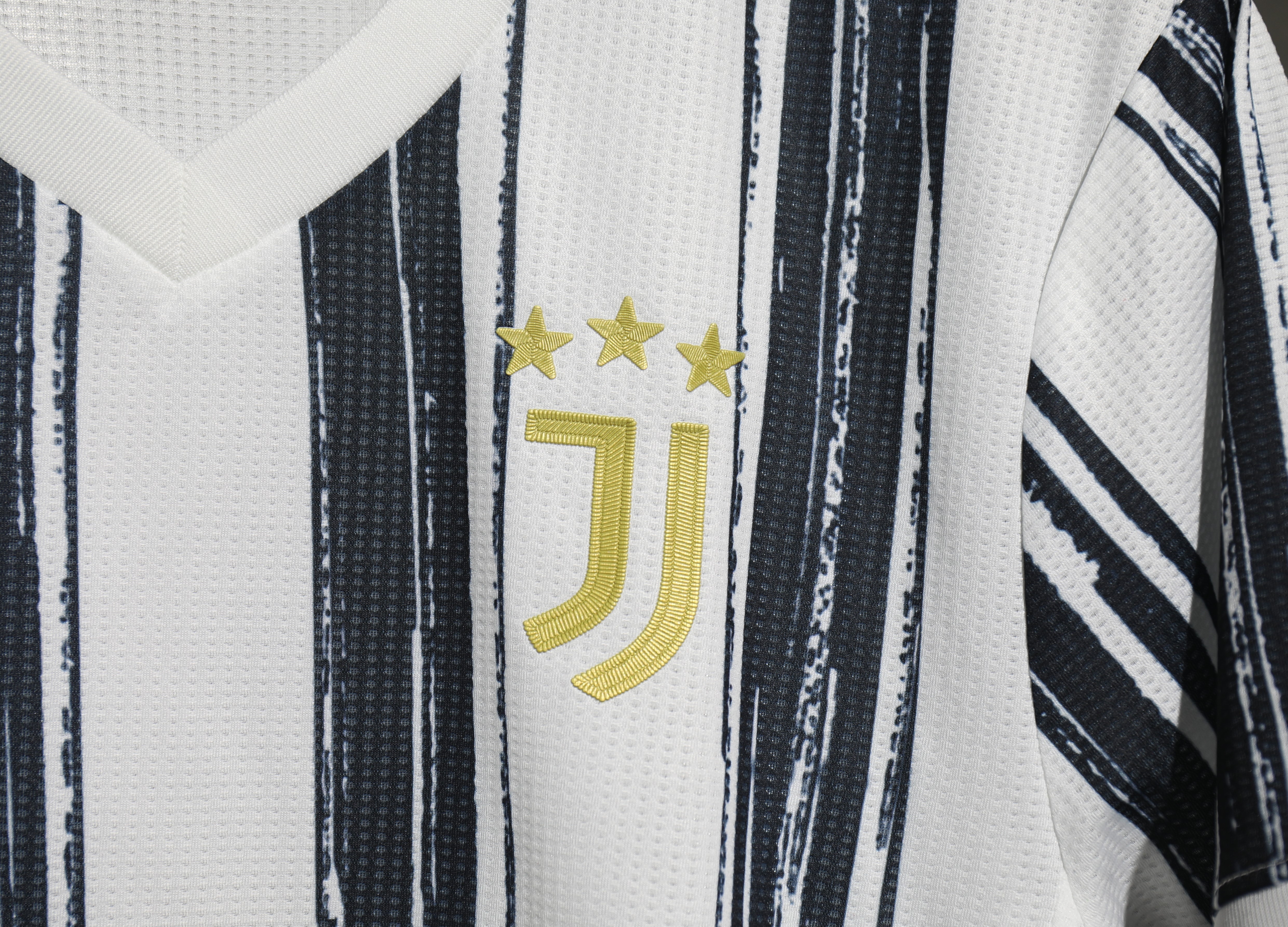 20-21 Juventus Home Retro Jersey Player Version - view 4