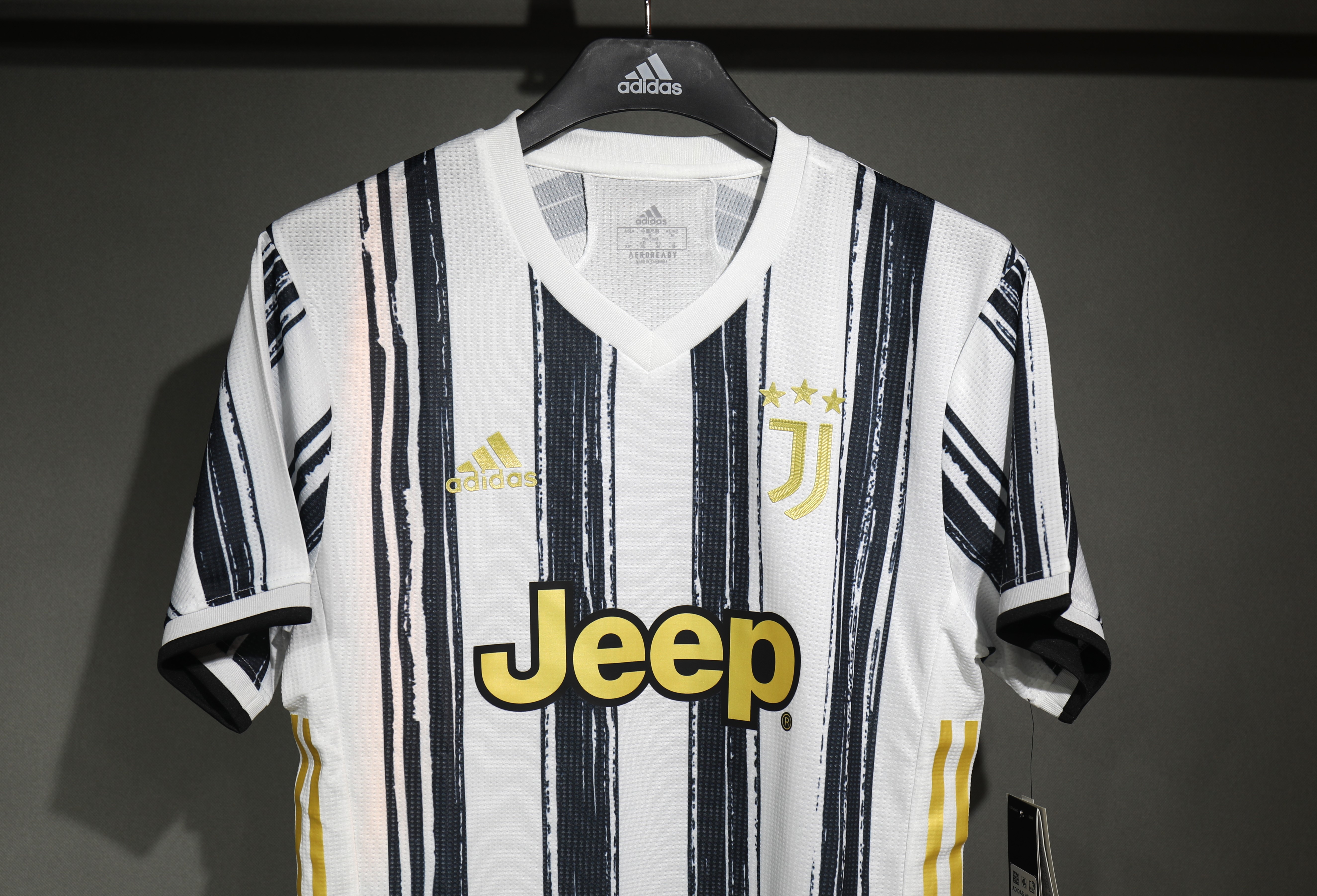 20-21 Juventus Home Retro Jersey Player Version - view 5