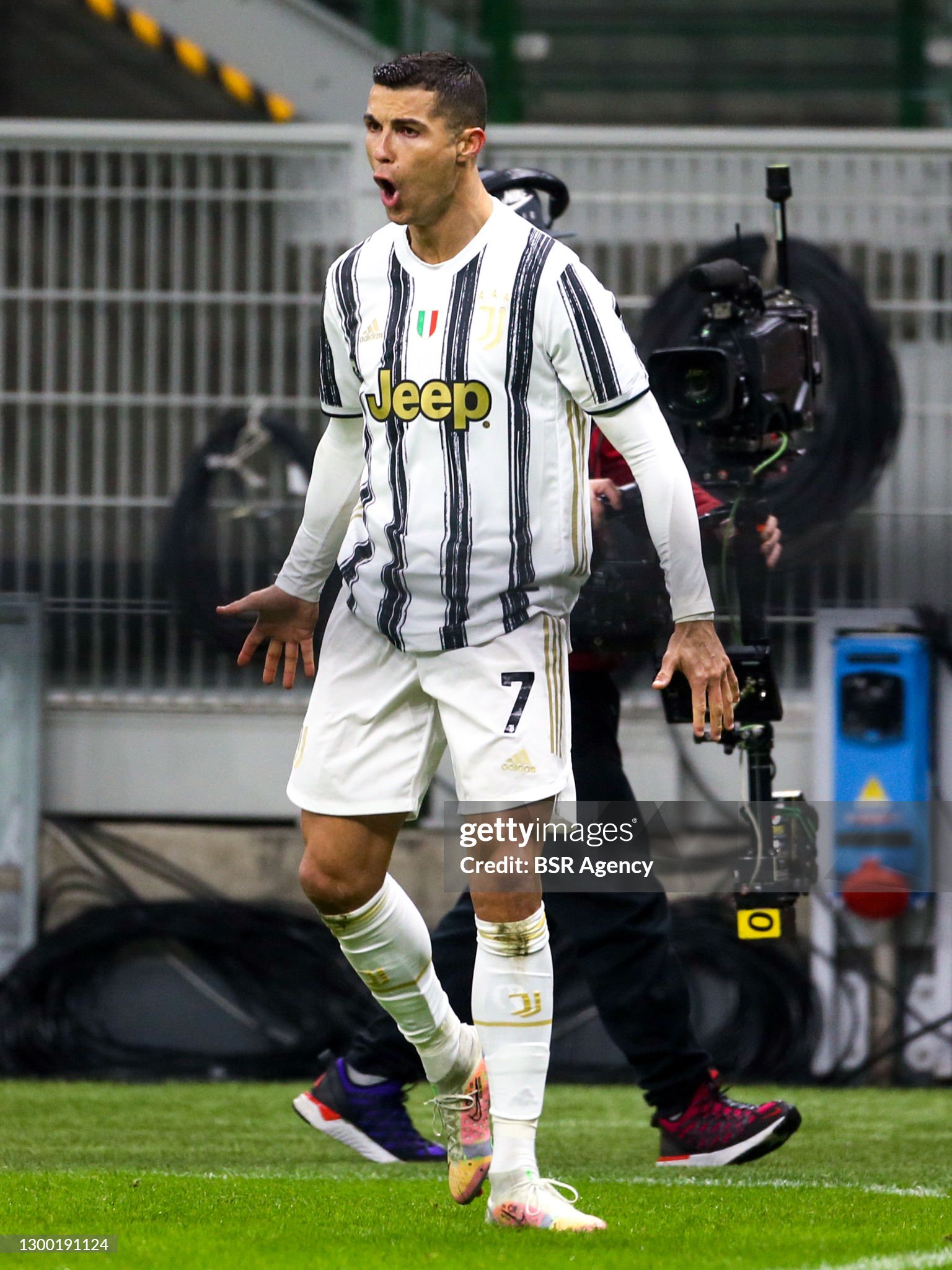 20-21 Juventus Home Retro Jersey Player Version - view 7