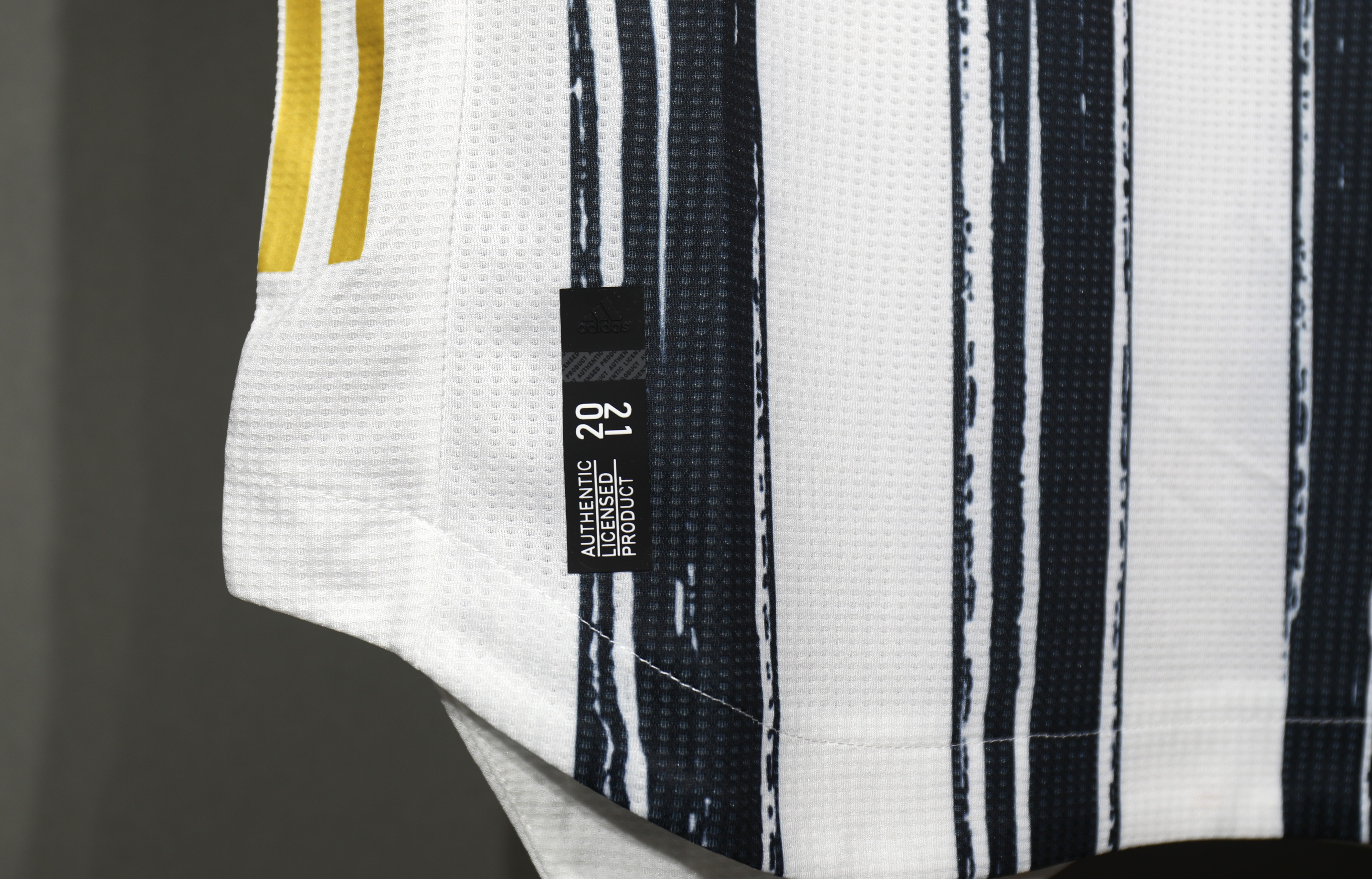 20-21 Juventus Home Retro Jersey Player Version - view 10