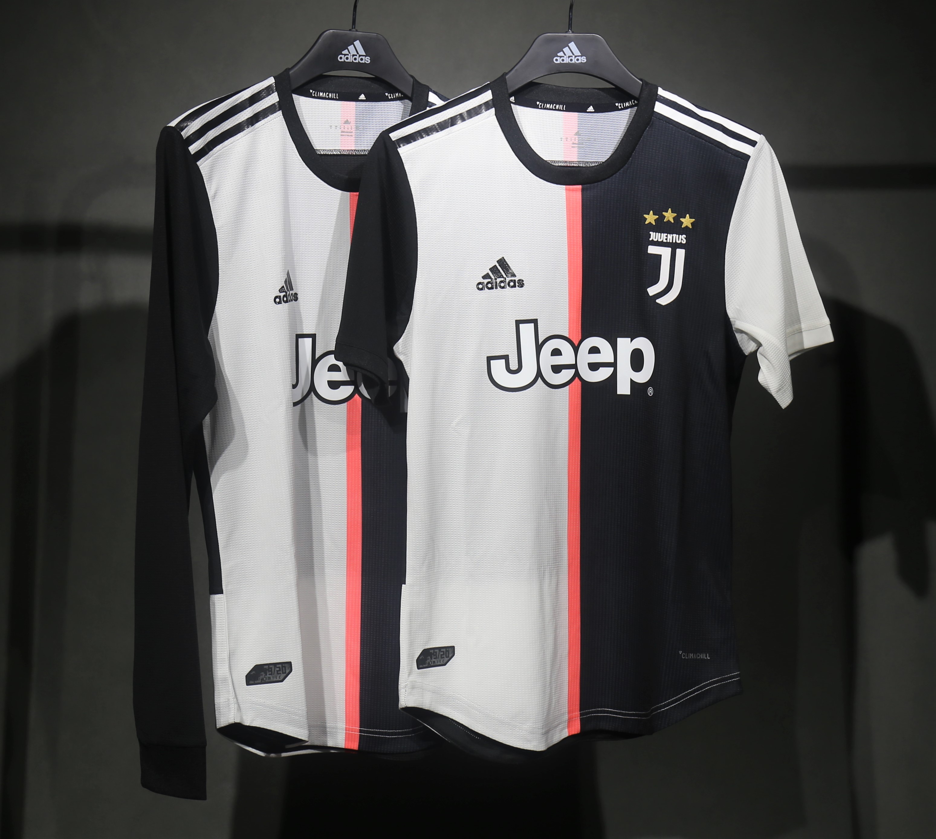 2019-20 Juventus Retro Jersey Home Player Edition Long Sleeve - view 6