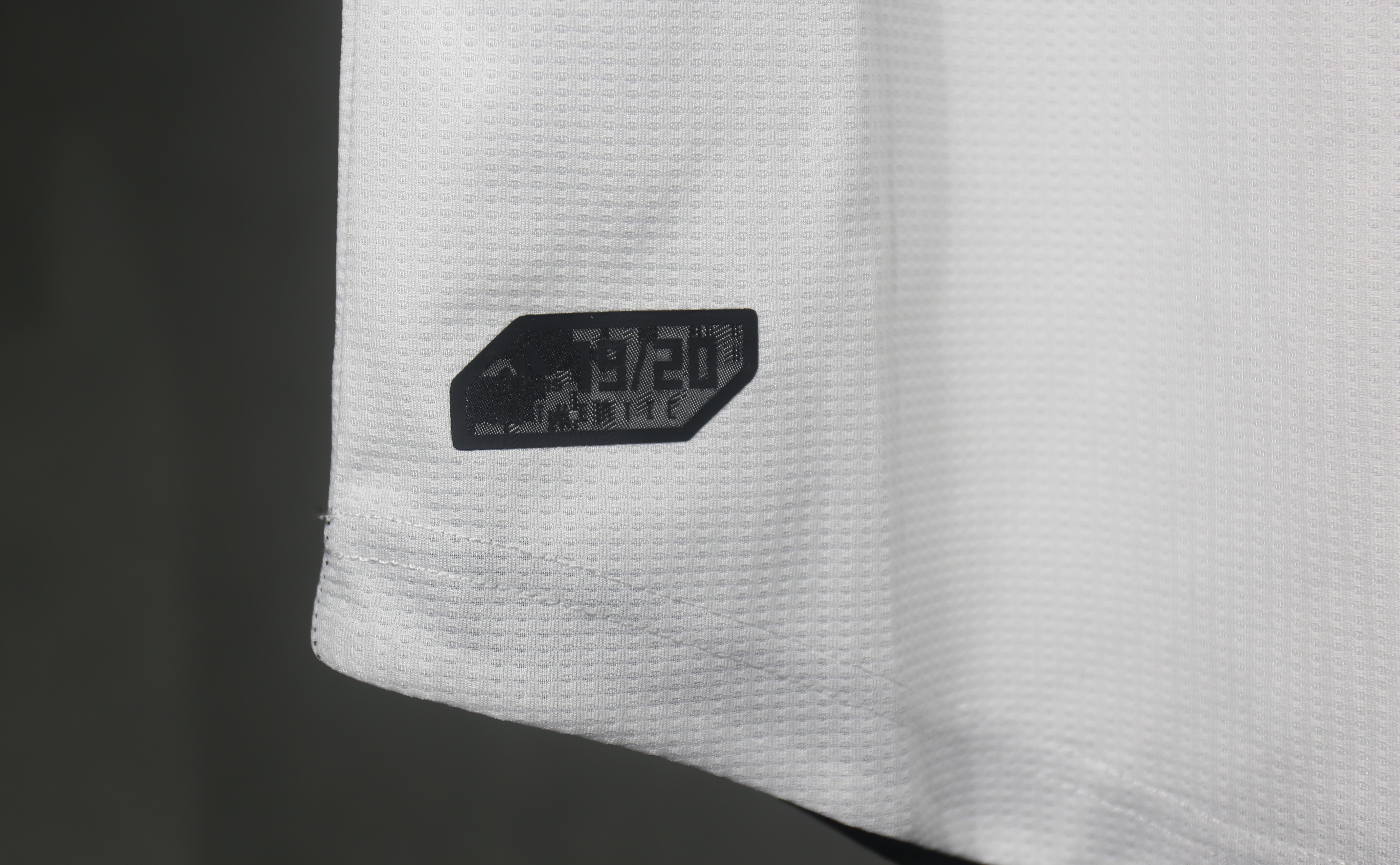 2019-20 Juventus Retro Jersey Home Player Edition Long Sleeve - view 7