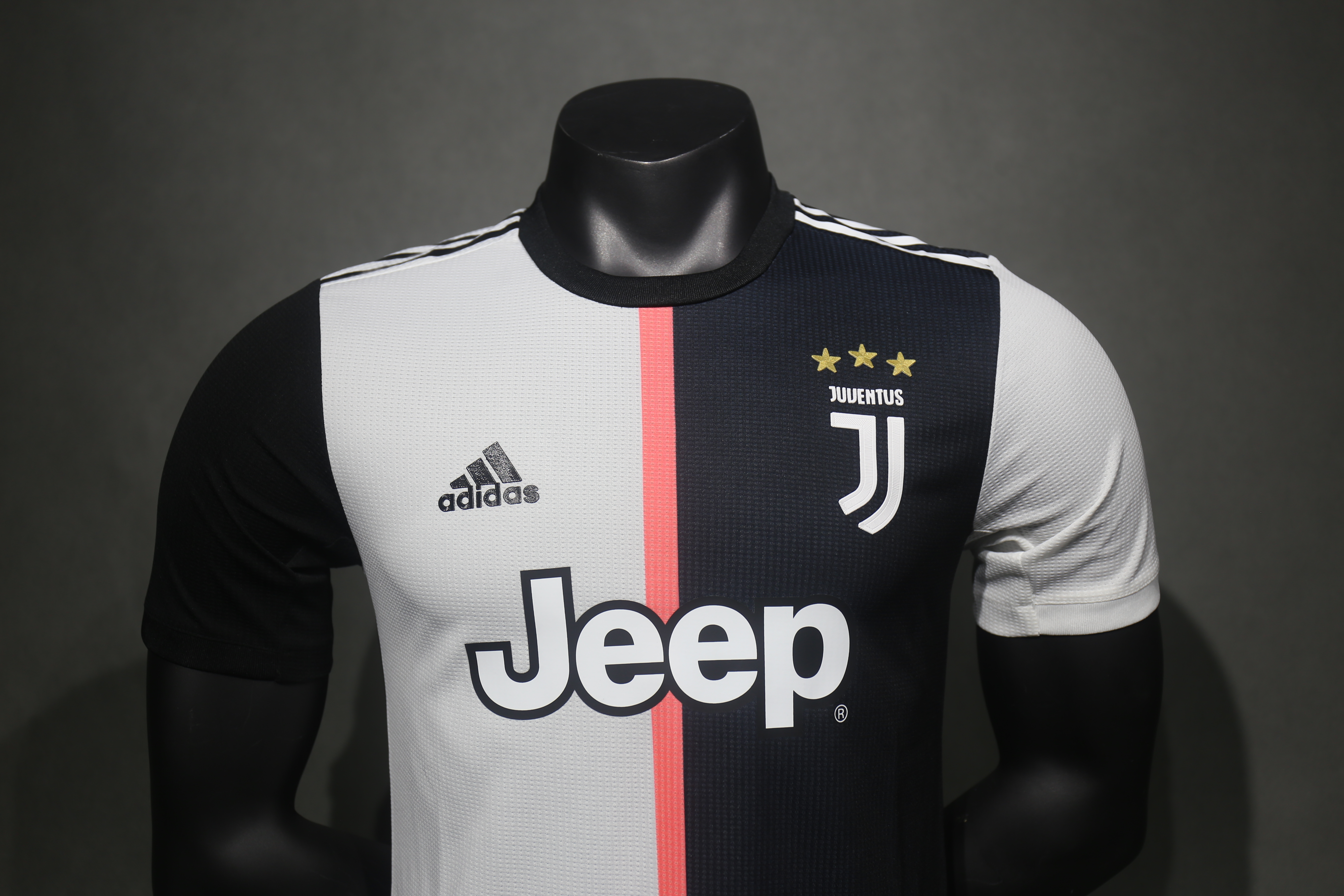 2019-20 Juventus Retro Jersey Home Player Edition - view 13