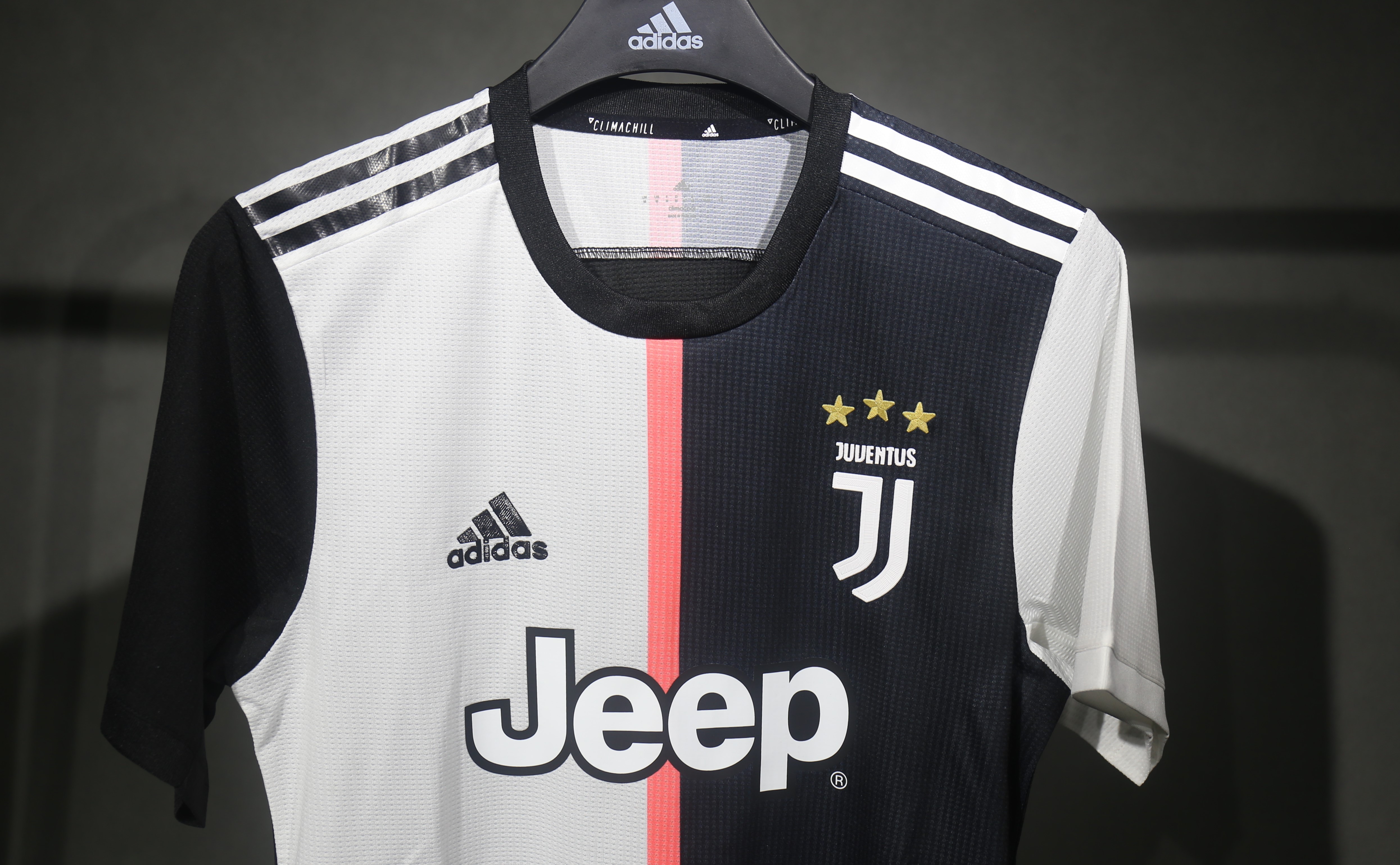 2019-20 Juventus Retro Jersey Home Player Edition - view 18